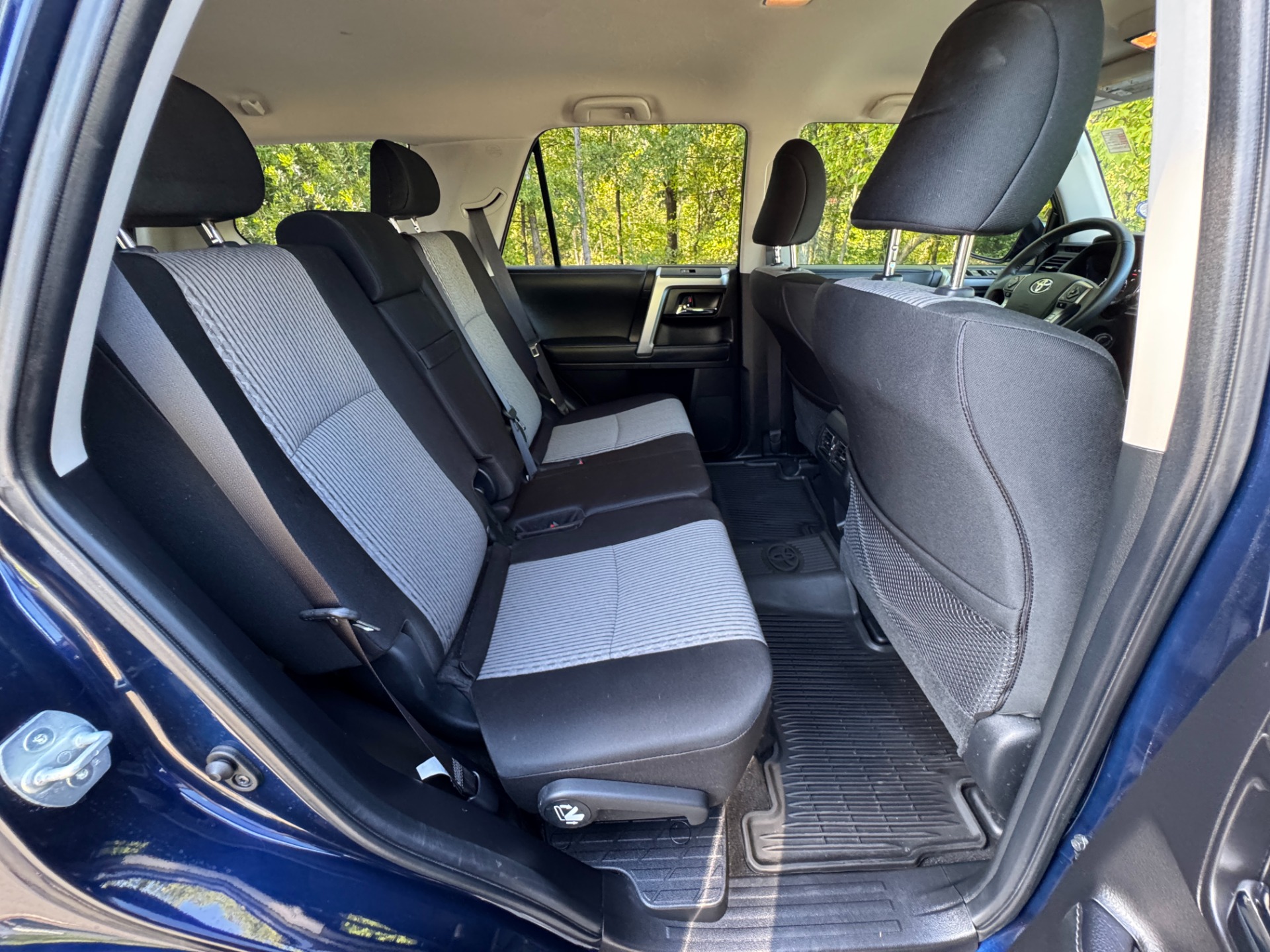 2020 Toyota 4Runner SR5 photo 53