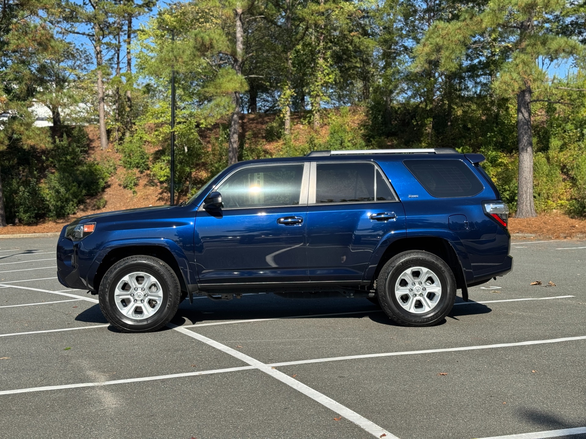 2020 Toyota 4Runner SR5 photo 4