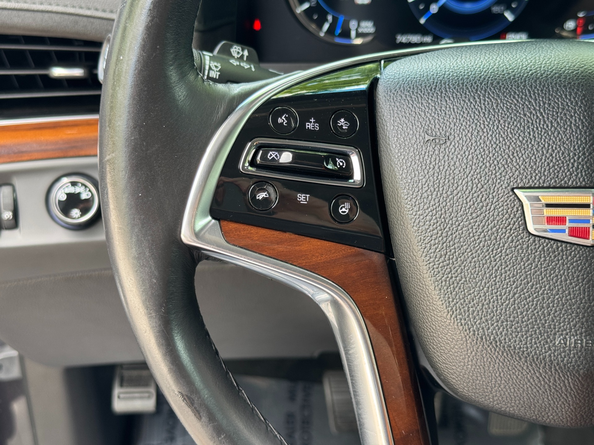 Used 2018 Cadillac ESCALADE ESV LUXURY 4WD 6.2L / NAV / BOSE / SUNROOF / 3-ROW / REARVIEW for sale Sold at Formula Imports in Charlotte NC 28227 29