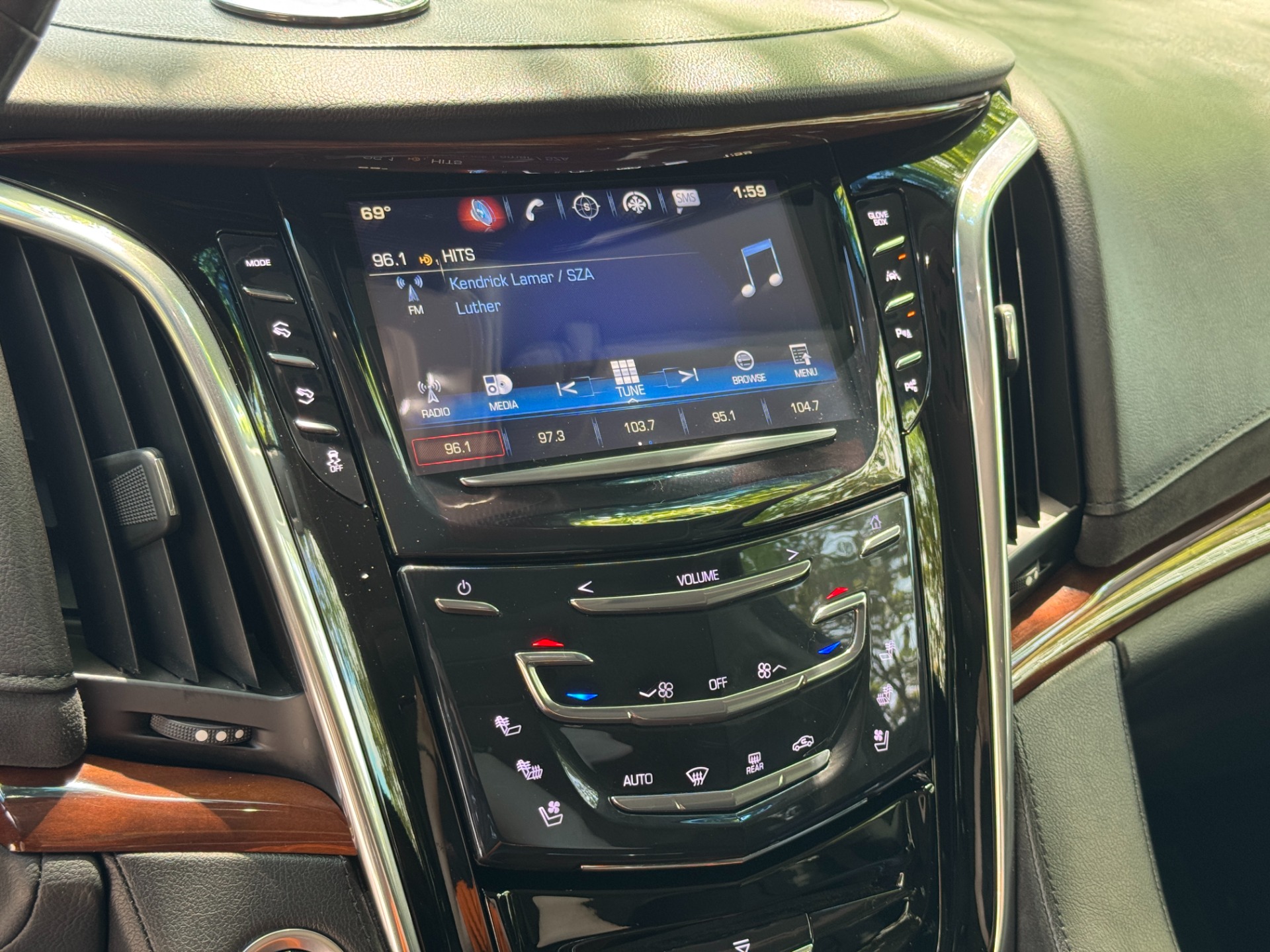 Used 2018 Cadillac Escalade ESV LUXURY REAR ENTERTAINMENT, DVD , BUCKETS for sale Sold at Formula Imports in Charlotte NC 28227 33