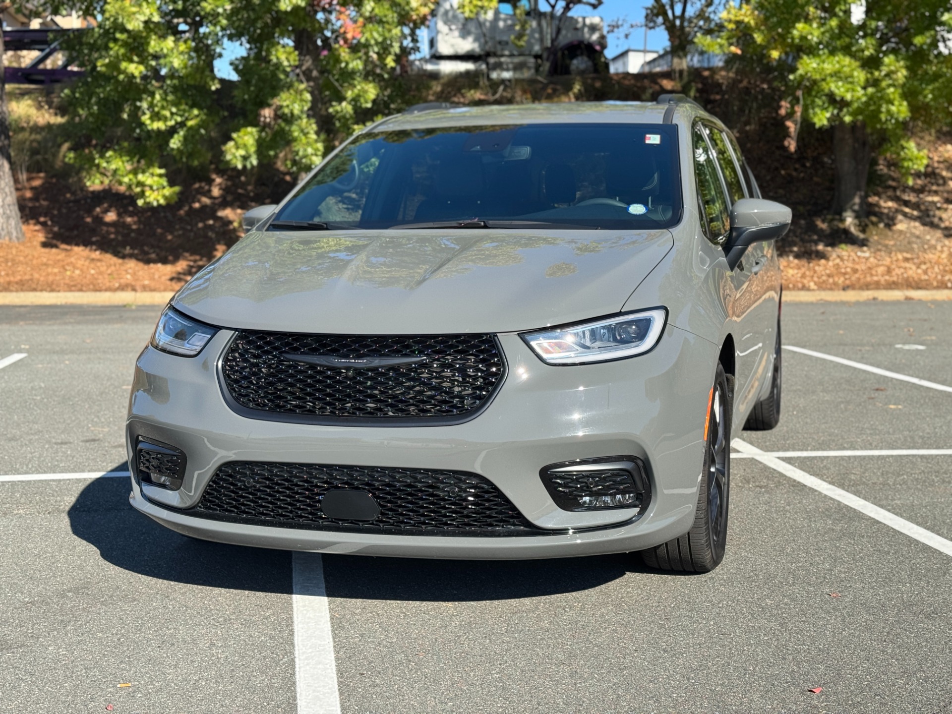 2023 Chrysler Pacifica Touring L photo 3