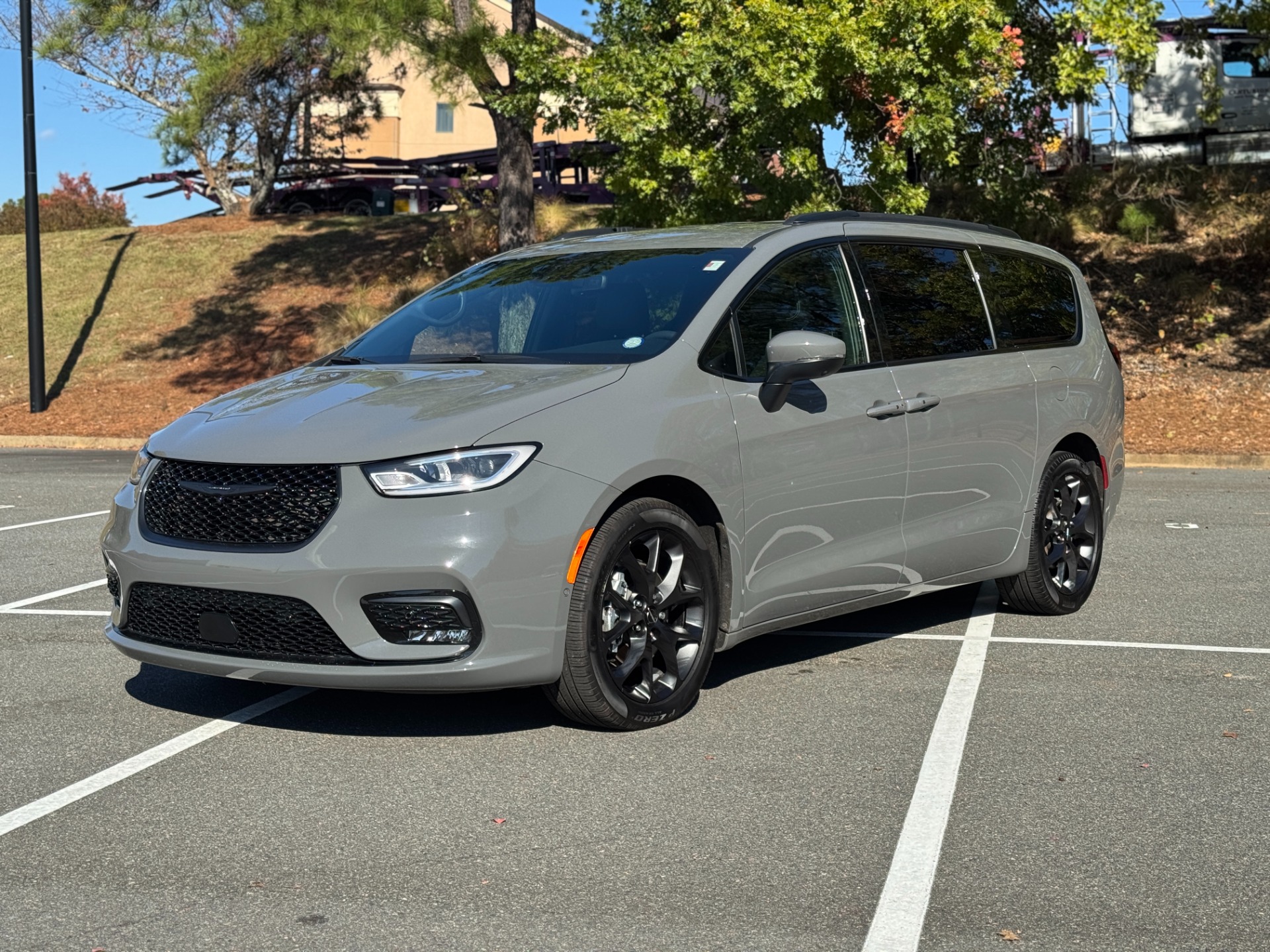 2023 Chrysler Pacifica Touring L photo 4