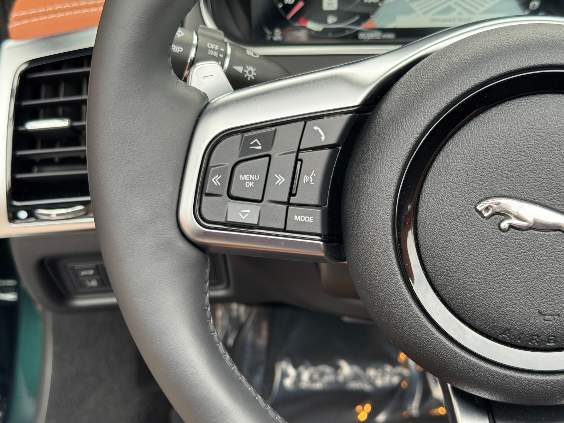 Used 2024 Jaguar F-TYPE Convertible P450 R-Dynamic RWD BRITISH RACING GREEN / MERIDIAN SOUND for sale Sold at Formula Imports in Charlotte NC 28227 32