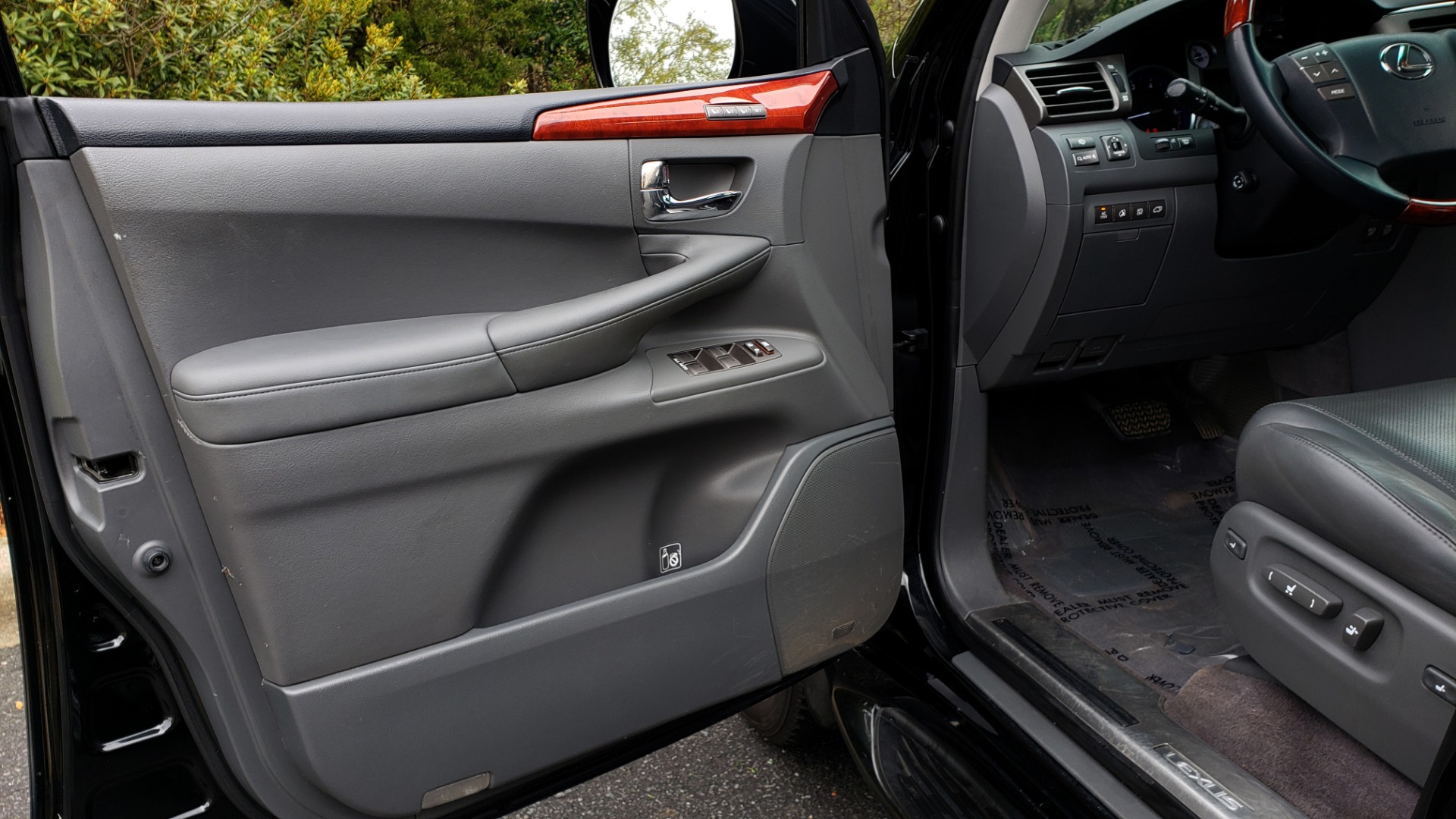 Used 2008 Lexus LX 570 for sale Sold at Formula Imports in Charlotte NC 28227 32