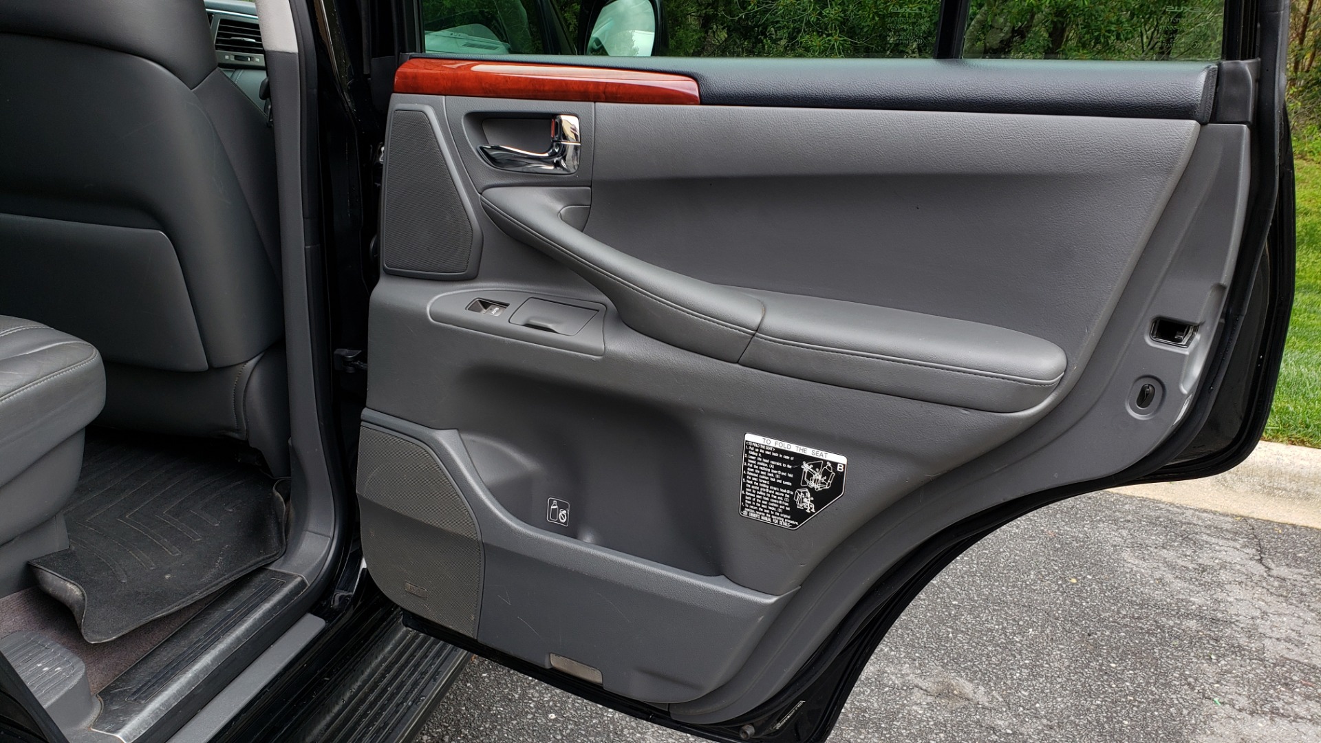 Used 2008 Lexus LX 570 4WD / TECH PKG / NAV / SUNROOF / MARK LEVINSON / PARK ASST for sale $22,995 at Formula Imports in Charlotte NC 28227 75