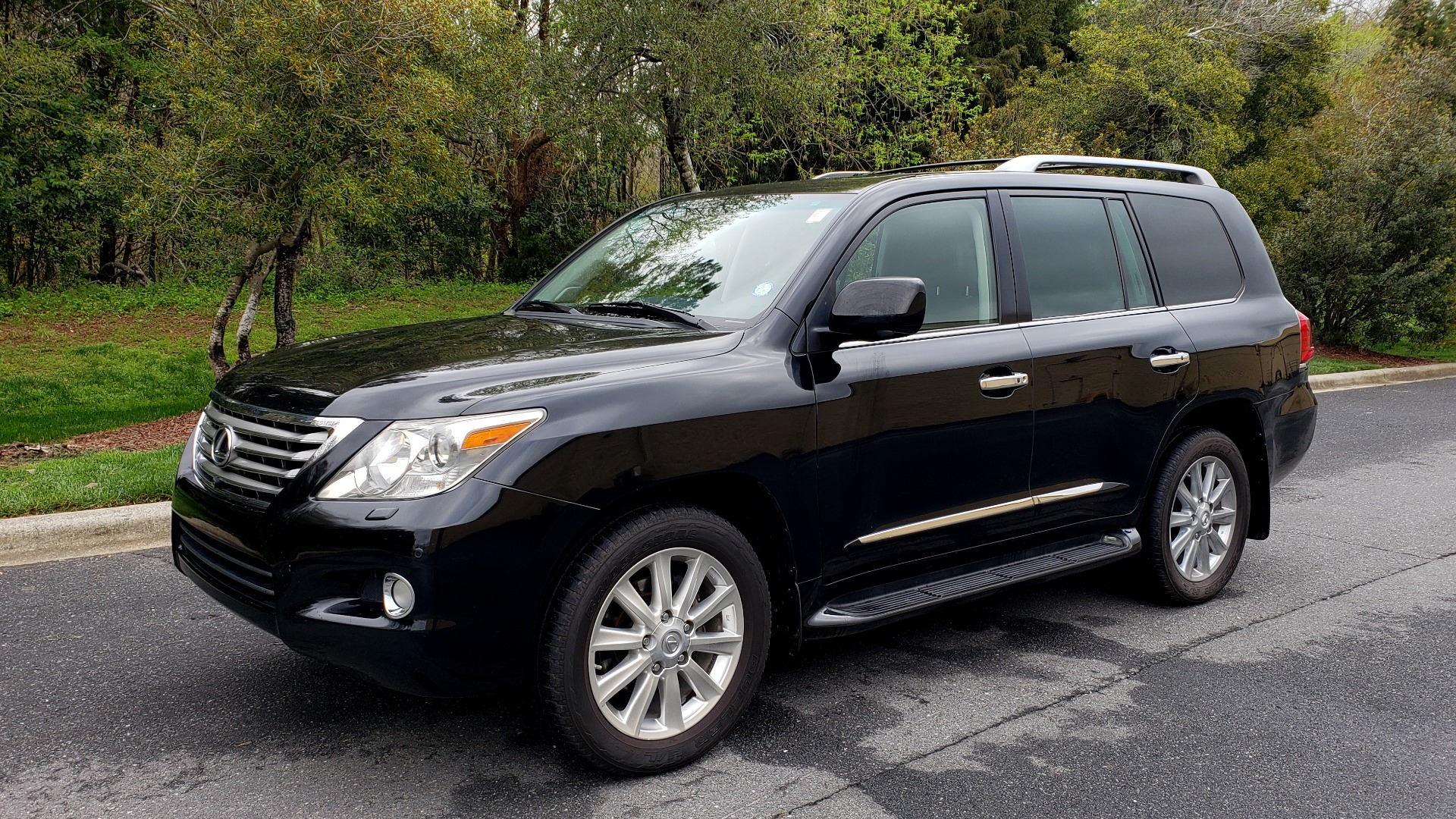 Used 2008 Lexus LX 570 4WD / TECH PKG / NAV / SUNROOF / MARK LEVINSON / PARK ASST for sale $22,995 at Formula Imports in Charlotte NC 28227 1