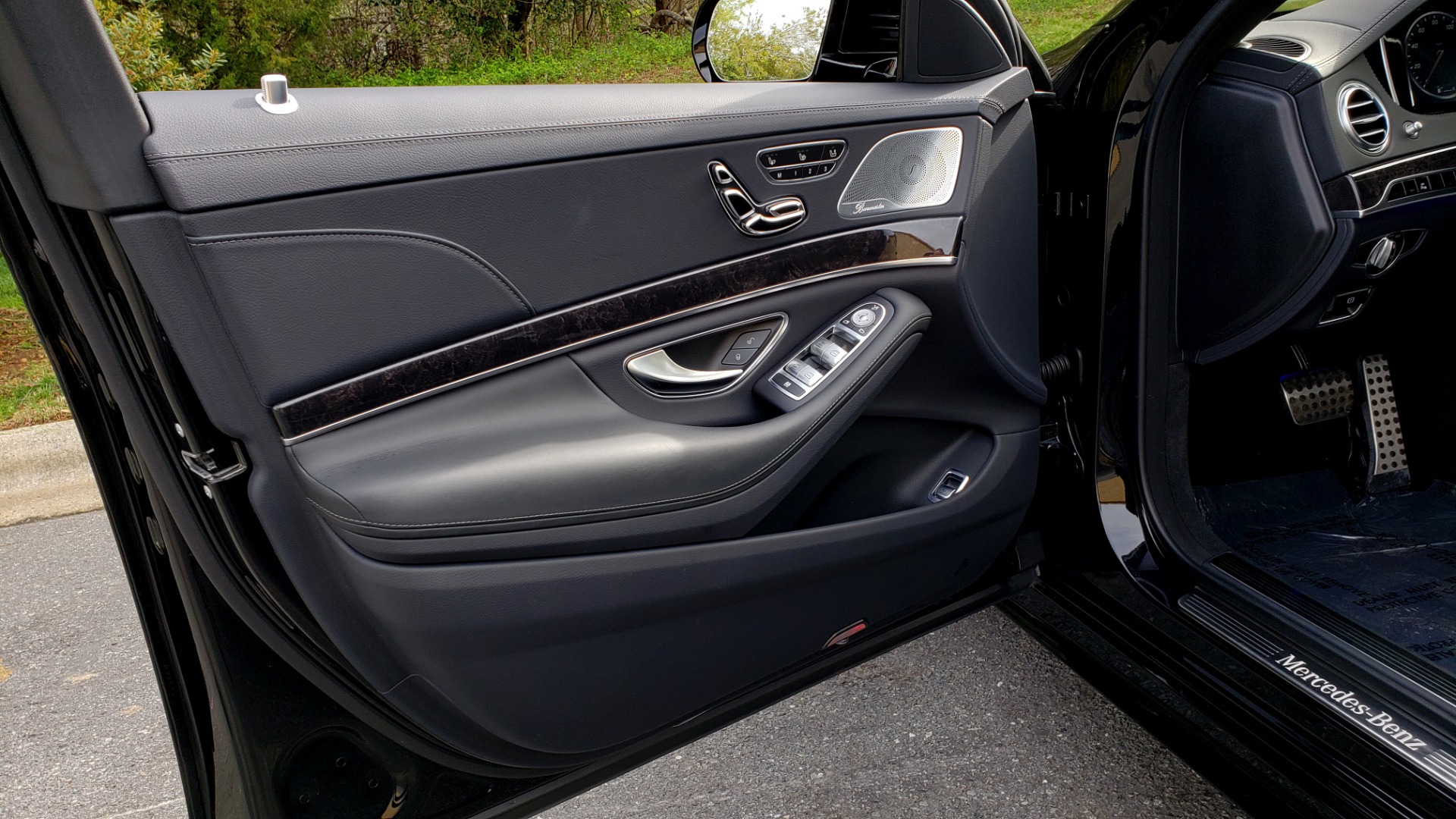 Used 2017 Mercedes-Benz S-CLASS S 550 4MATIC SPORT / PREM PKG / WARMTH & COMFORT / KEYLESS-GO for sale Sold at Formula Imports in Charlotte NC 28227 34