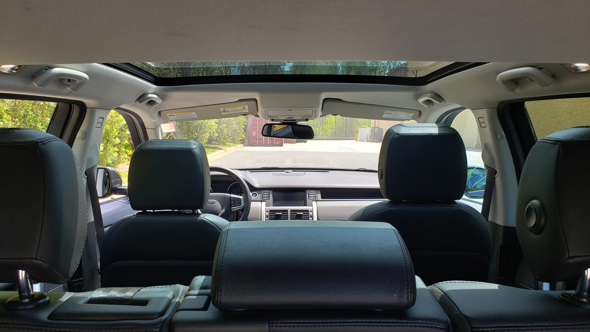 Used 2017 Land Rover DISCOVERY SPORT HSE / NAV / PANO-ROOF / REARVIEW / HTD STS / LANE DEPART for sale Sold at Formula Imports in Charlotte NC 28227 16