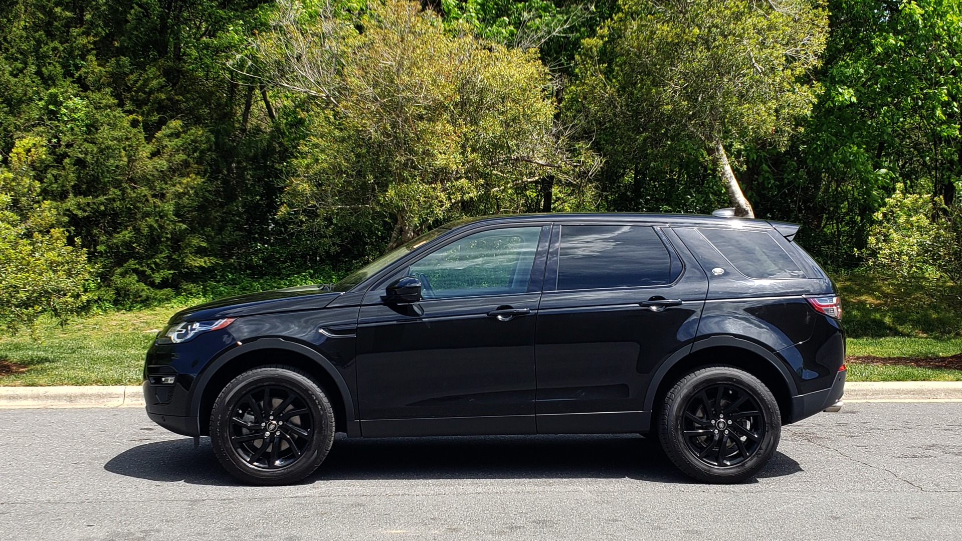 Used 2017 Land Rover DISCOVERY SPORT HSE / NAV / PANO-ROOF / REARVIEW / HTD STS / LANE DEPART for sale Sold at Formula Imports in Charlotte NC 28227 2