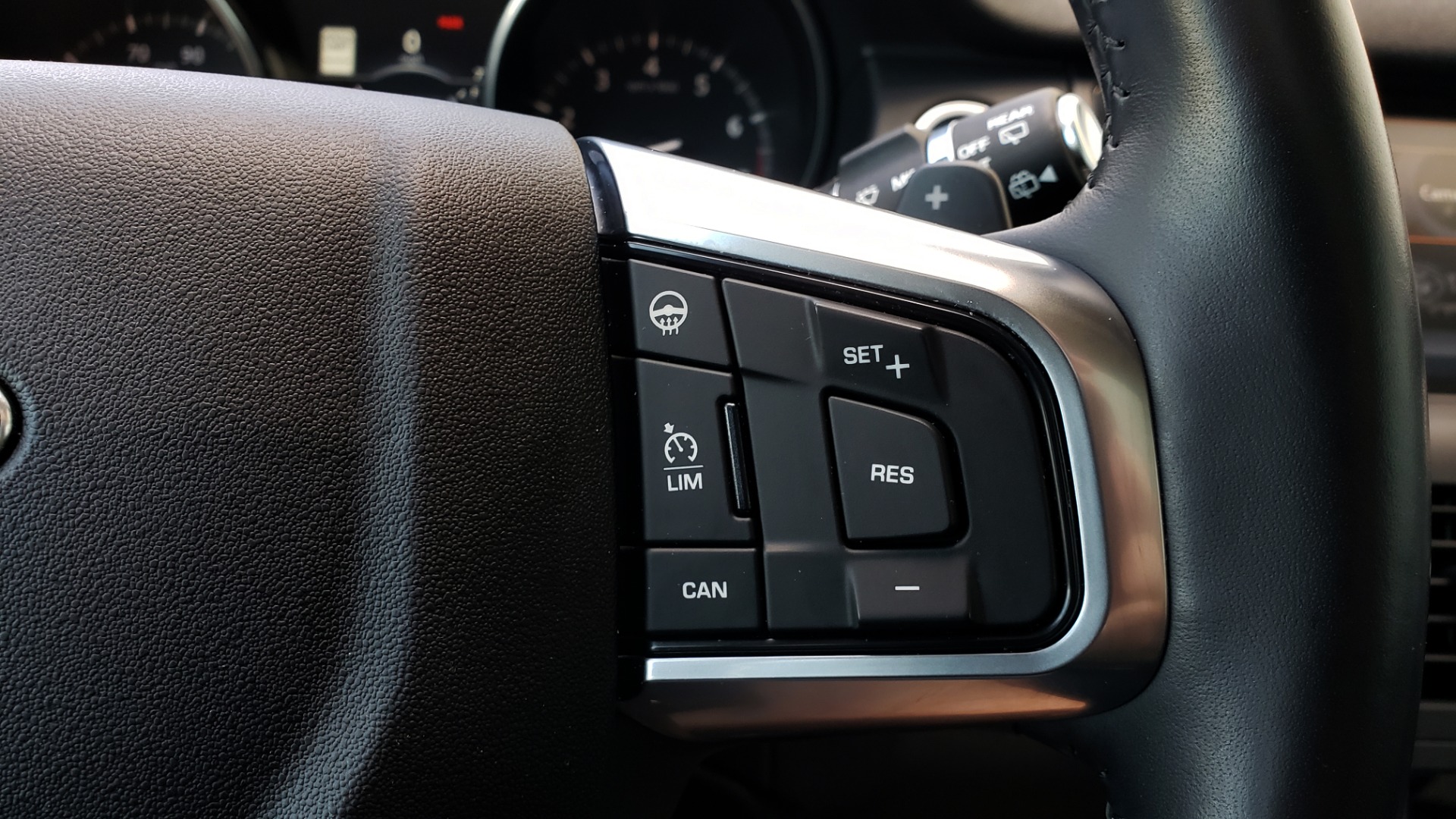 Used 2017 Land Rover DISCOVERY SPORT HSE / NAV / PANO-ROOF / REARVIEW / HTD STS / LANE DEPART for sale Sold at Formula Imports in Charlotte NC 28227 43