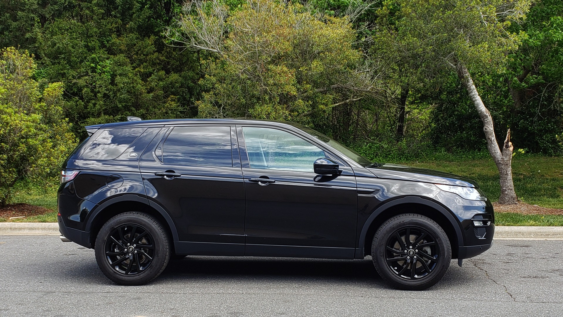 Used 2017 Land Rover DISCOVERY SPORT HSE / NAV / PANO-ROOF / REARVIEW / HTD STS / LANE DEPART for sale Sold at Formula Imports in Charlotte NC 28227 5