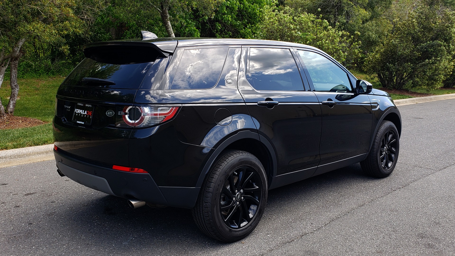 Used 2017 Land Rover DISCOVERY SPORT HSE / NAV / PANO-ROOF / REARVIEW / HTD STS / LANE DEPART for sale Sold at Formula Imports in Charlotte NC 28227 6