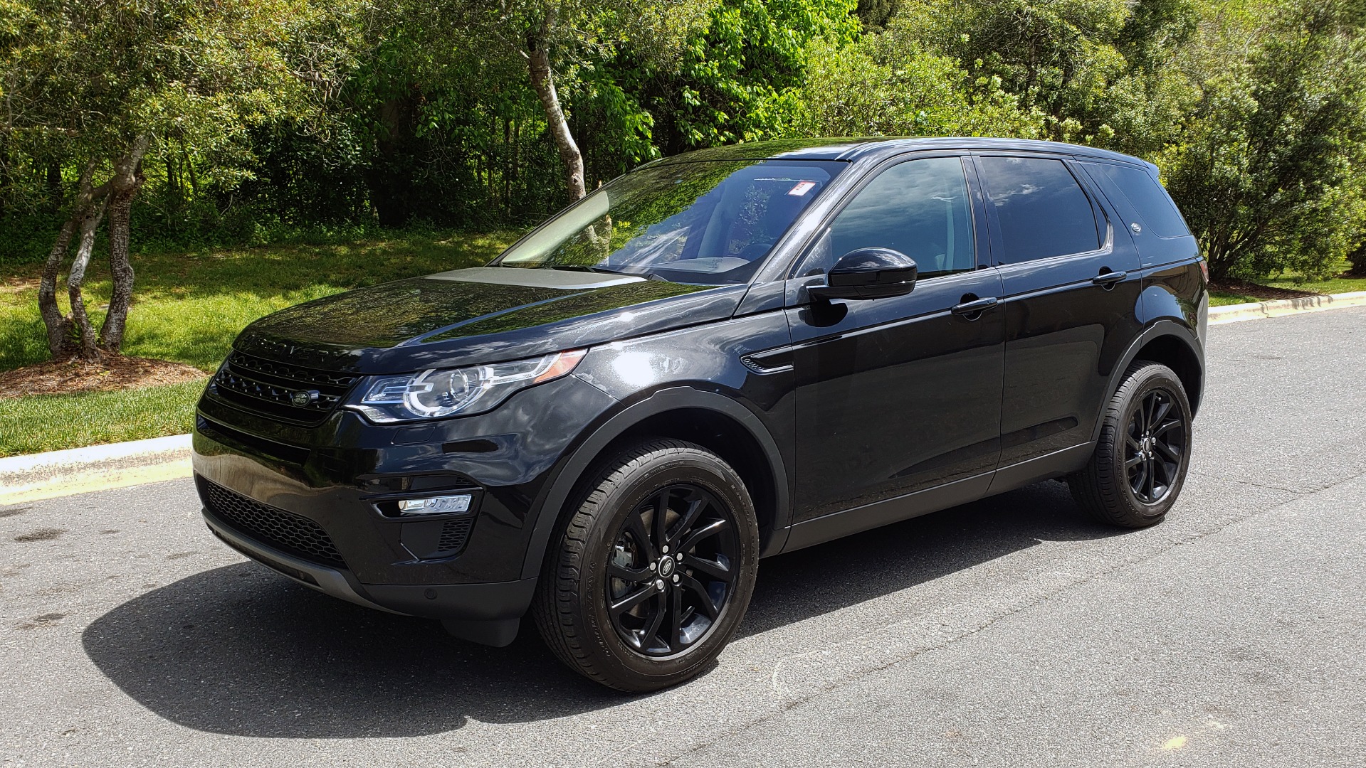 Used 2017 Land Rover DISCOVERY SPORT HSE / NAV / PANO-ROOF / REARVIEW / HTD STS / LANE DEPART for sale Sold at Formula Imports in Charlotte NC 28227 1