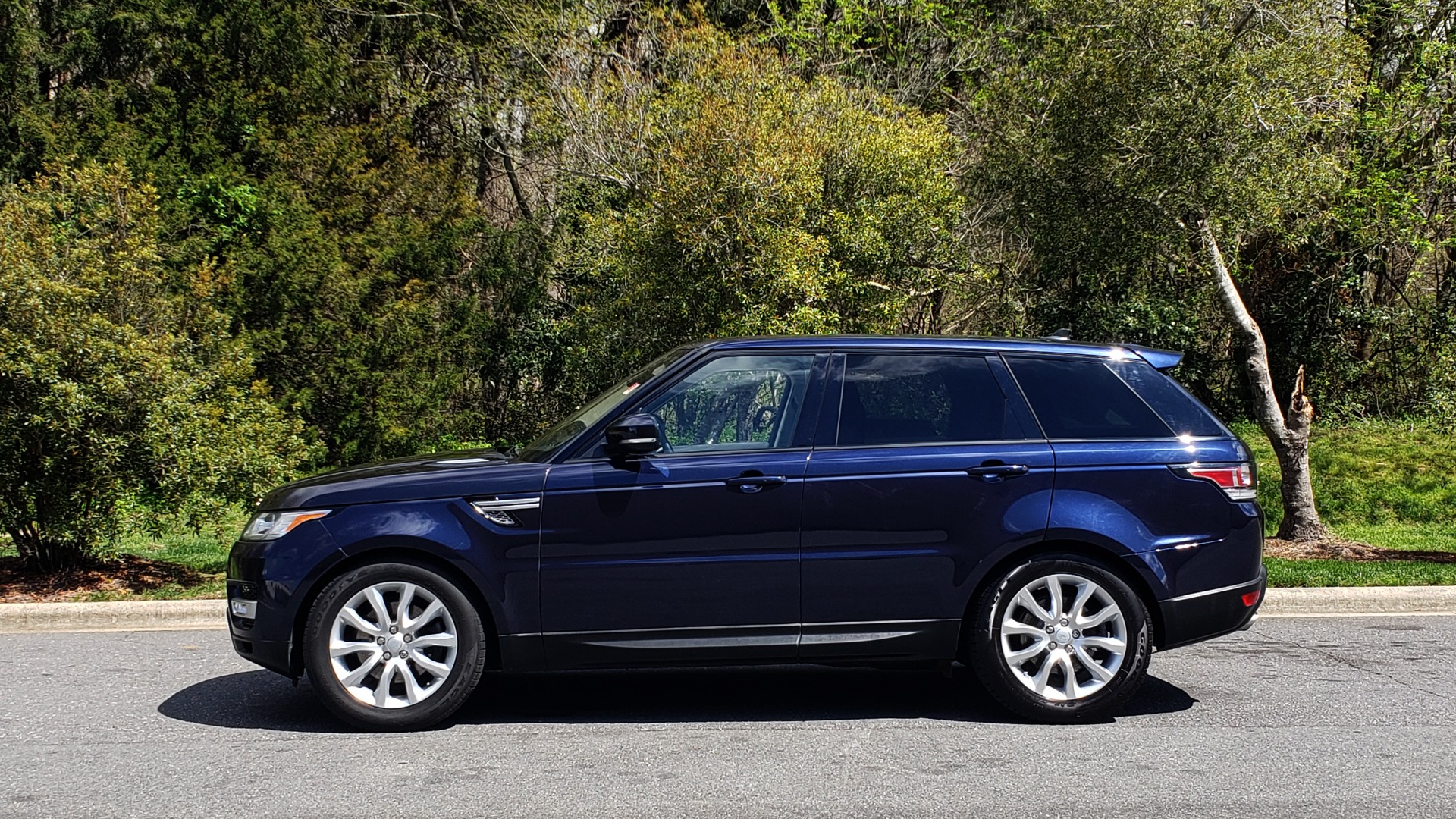 Used 2016 Land Rover RANGE ROVER SPORT SC V6 HSE / 4WD / NAV / PANO-ROOF / REARVIEW / CLIMATE & VISIBILITY for sale Sold at Formula Imports in Charlotte NC 28227 2