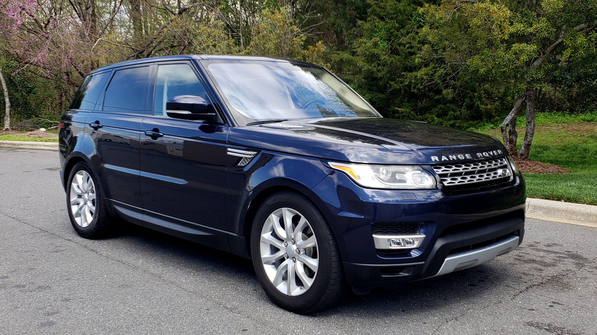 Used 2016 Land Rover RANGE ROVER SPORT SC V6 HSE / 4WD / NAV / PANO-ROOF / REARVIEW / CLIMATE & VISIBILITY for sale Sold at Formula Imports in Charlotte NC 28227 4
