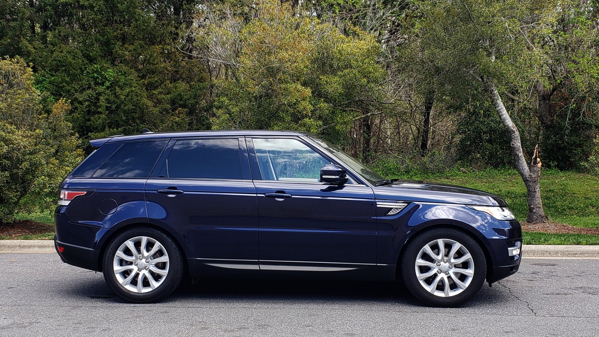 Used 2016 Land Rover RANGE ROVER SPORT SC V6 HSE / 4WD / NAV / PANO-ROOF / REARVIEW / CLIMATE & VISIBILITY for sale Sold at Formula Imports in Charlotte NC 28227 5
