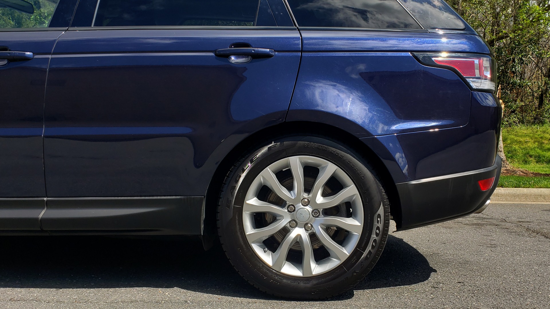 Used 2016 Land Rover RANGE ROVER SPORT SC V6 HSE / 4WD / NAV / PANO-ROOF / REARVIEW / CLIMATE & VISIBILITY for sale Sold at Formula Imports in Charlotte NC 28227 84
