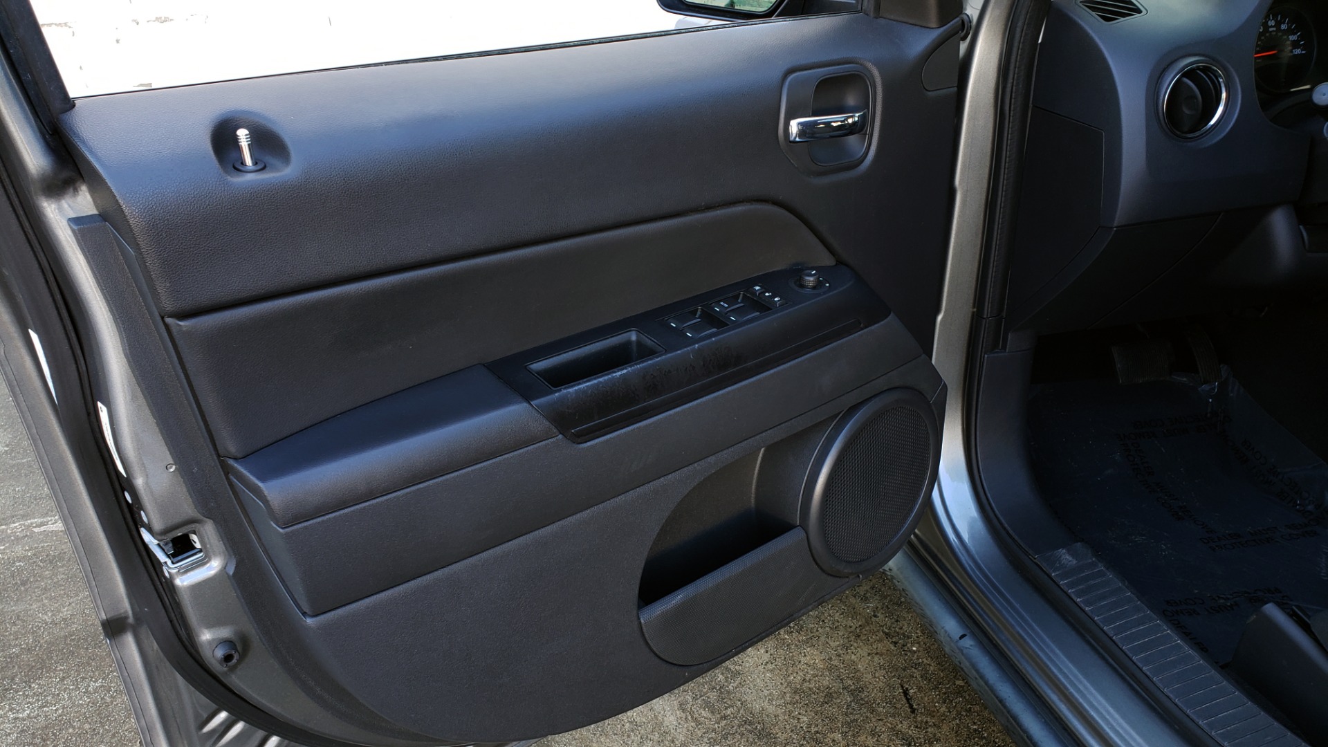 Used 2012 Jeep PATRIOT LATITUDE 4WD / SUNROOF / BOSTON ACOUSTICS SOUND for sale Sold at Formula Imports in Charlotte NC 28227 31