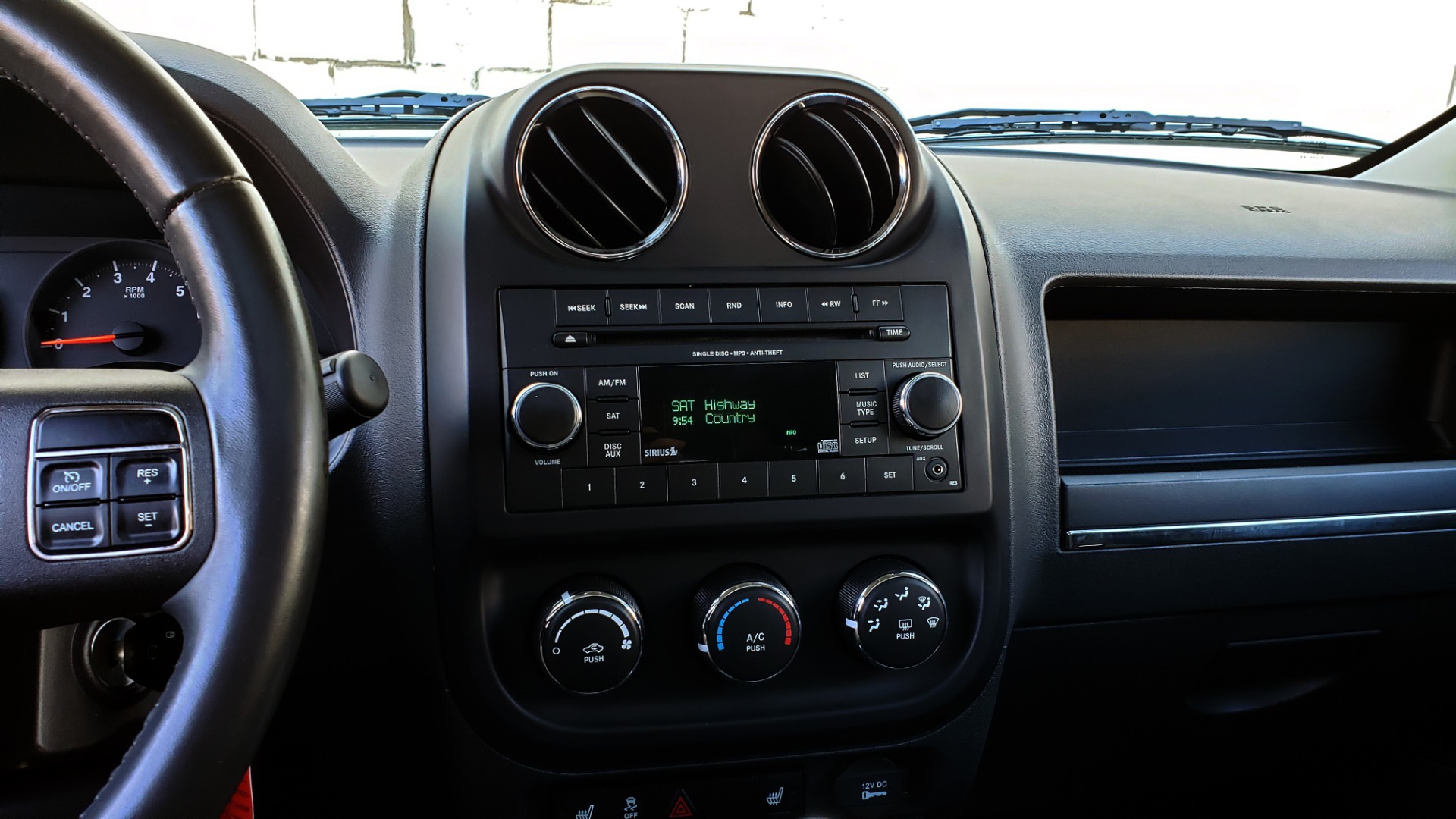 Used 2012 Jeep PATRIOT LATITUDE 4WD / SUNROOF / BOSTON ACOUSTICS SOUND for sale Sold at Formula Imports in Charlotte NC 28227 37