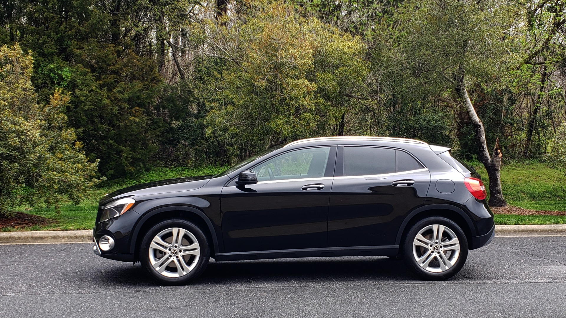 Used 2018 Mercedes-Benz GLA 250 4MATIC / PREMIUM / CONV PKG / NAV / PANO-ROOF for sale Sold at Formula Imports in Charlotte NC 28227 2