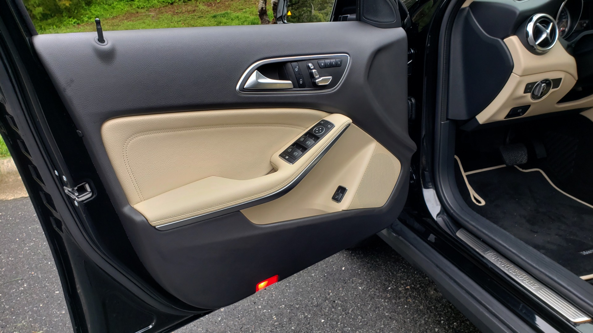 Used 2018 Mercedes-Benz GLA 250 4MATIC / PREMIUM / CONV PKG / NAV / PANO-ROOF for sale Sold at Formula Imports in Charlotte NC 28227 31