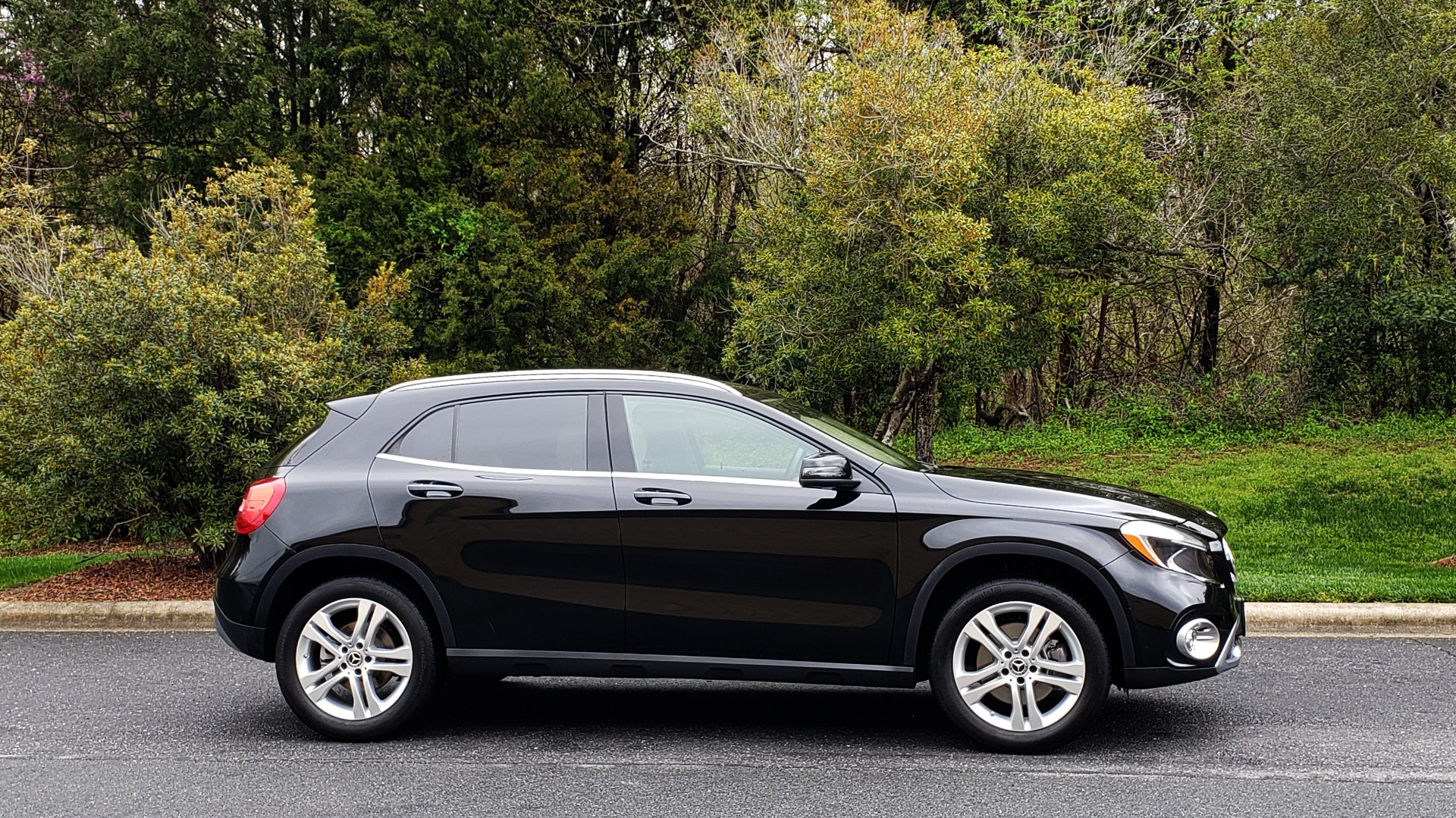 Used 2018 Mercedes-Benz GLA 250 4MATIC / PREMIUM / CONV PKG / NAV / PANO-ROOF for sale Sold at Formula Imports in Charlotte NC 28227 5