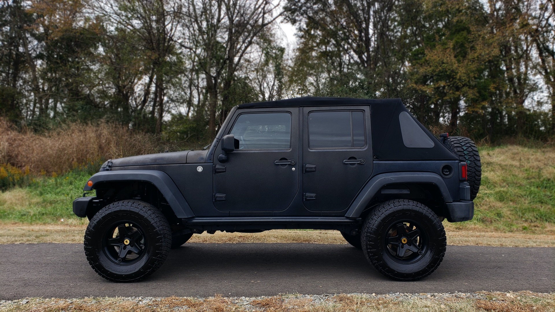 Used 2011 Jeep WRANGLER UNLIMITED / V6 / AUTO / SPORT 4X4 for sale Sold at Formula Imports in Charlotte NC 28227 2