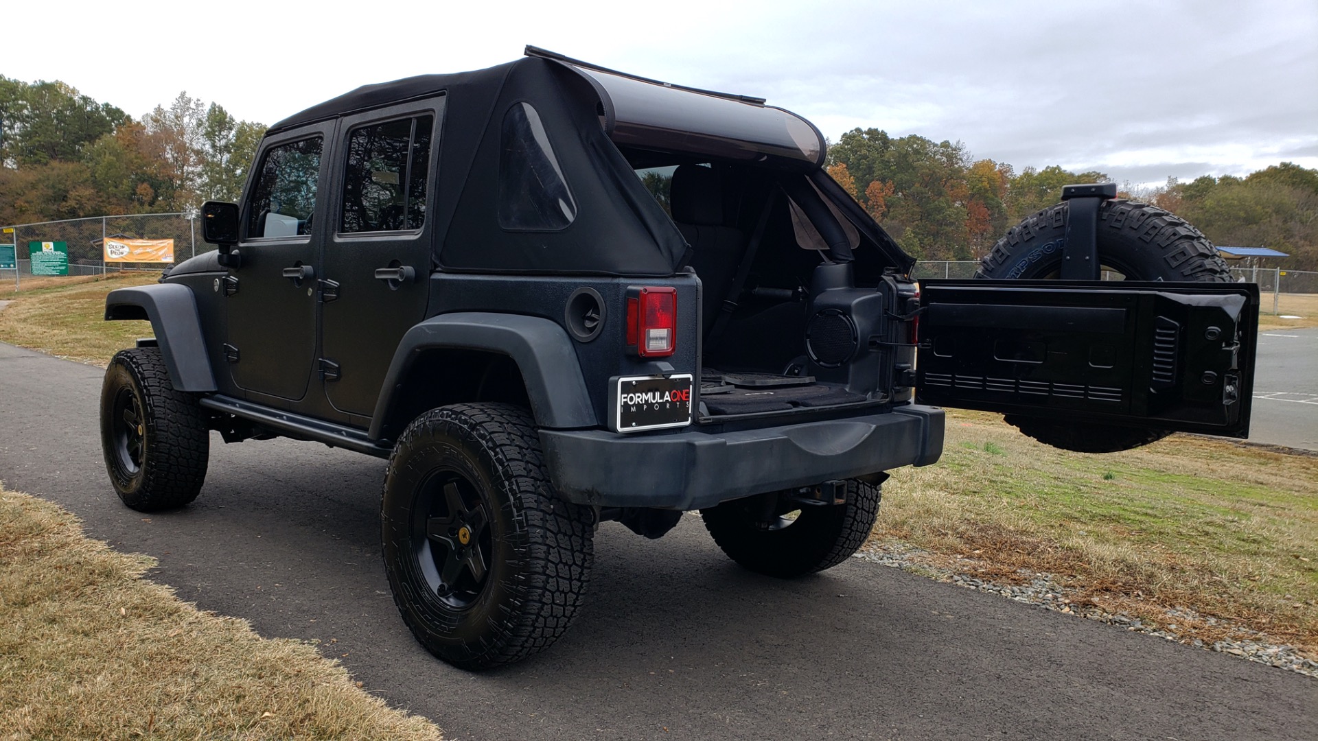 Used 2011 Jeep WRANGLER UNLIMITED / V6 / AUTO / SPORT 4X4 for sale Sold at Formula Imports in Charlotte NC 28227 20