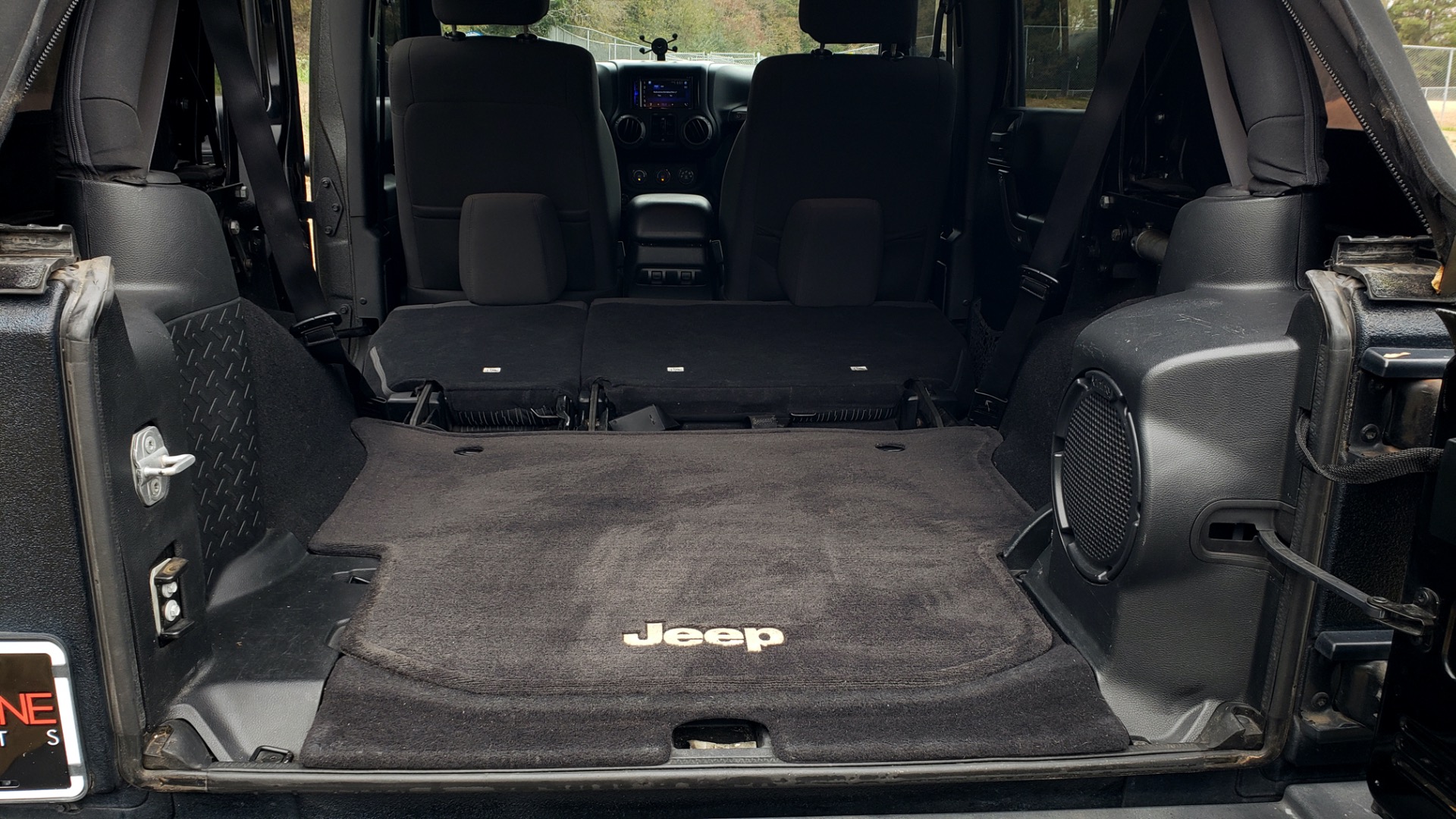 Used 2011 Jeep WRANGLER UNLIMITED / V6 / AUTO / SPORT 4X4 for sale Sold at Formula Imports in Charlotte NC 28227 24