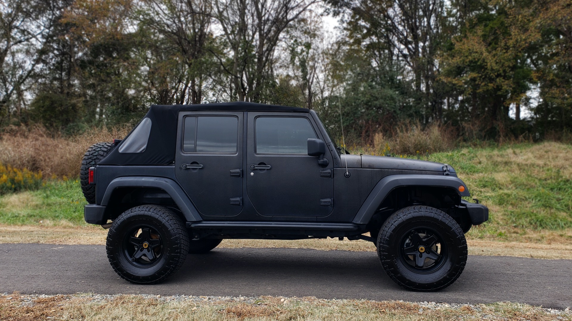 Used 2011 Jeep WRANGLER UNLIMITED / V6 / AUTO / SPORT 4X4 for sale Sold at Formula Imports in Charlotte NC 28227 5