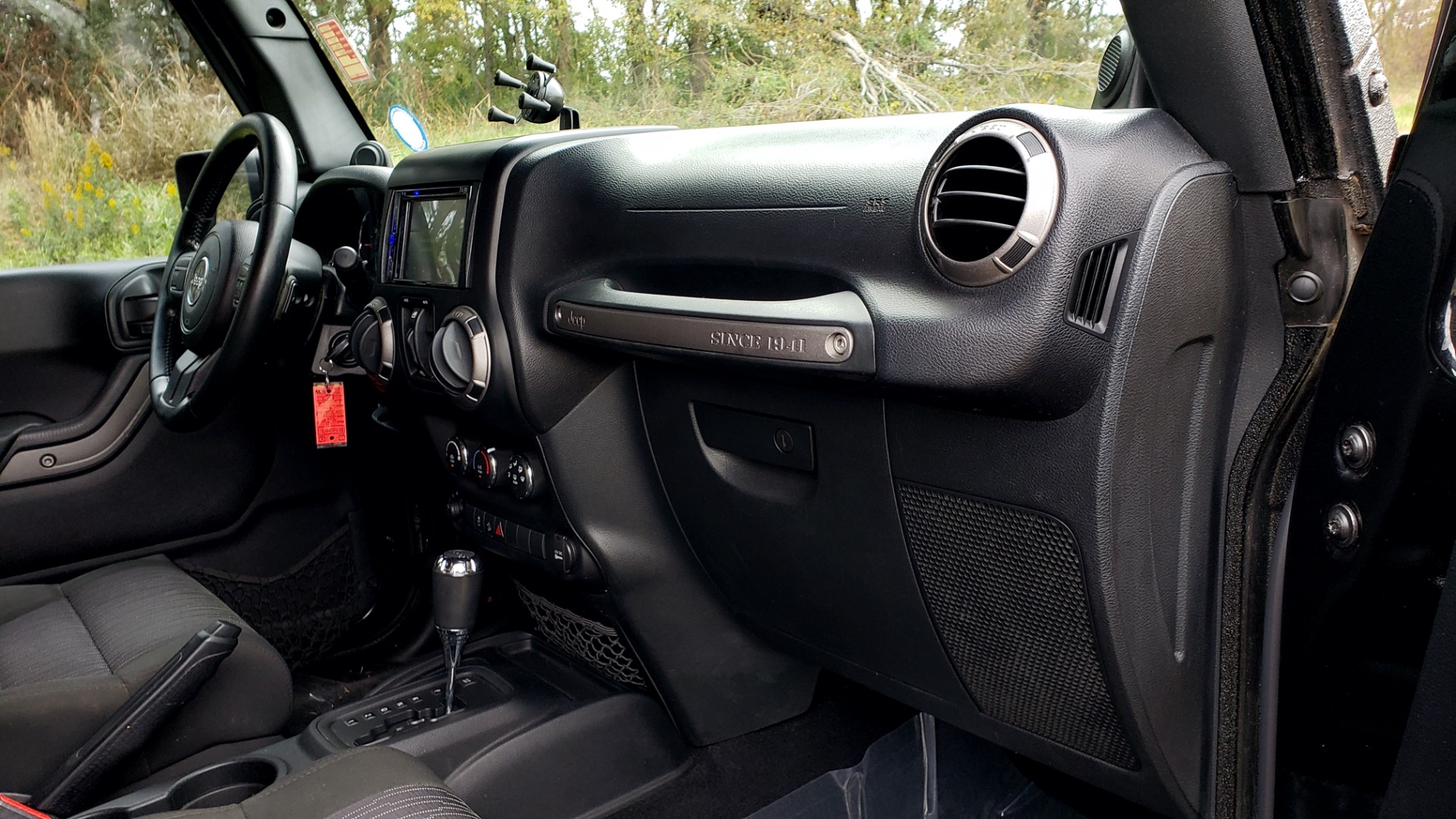 Used 2011 Jeep WRANGLER UNLIMITED / V6 / AUTO / SPORT 4X4 for sale Sold at Formula Imports in Charlotte NC 28227 62