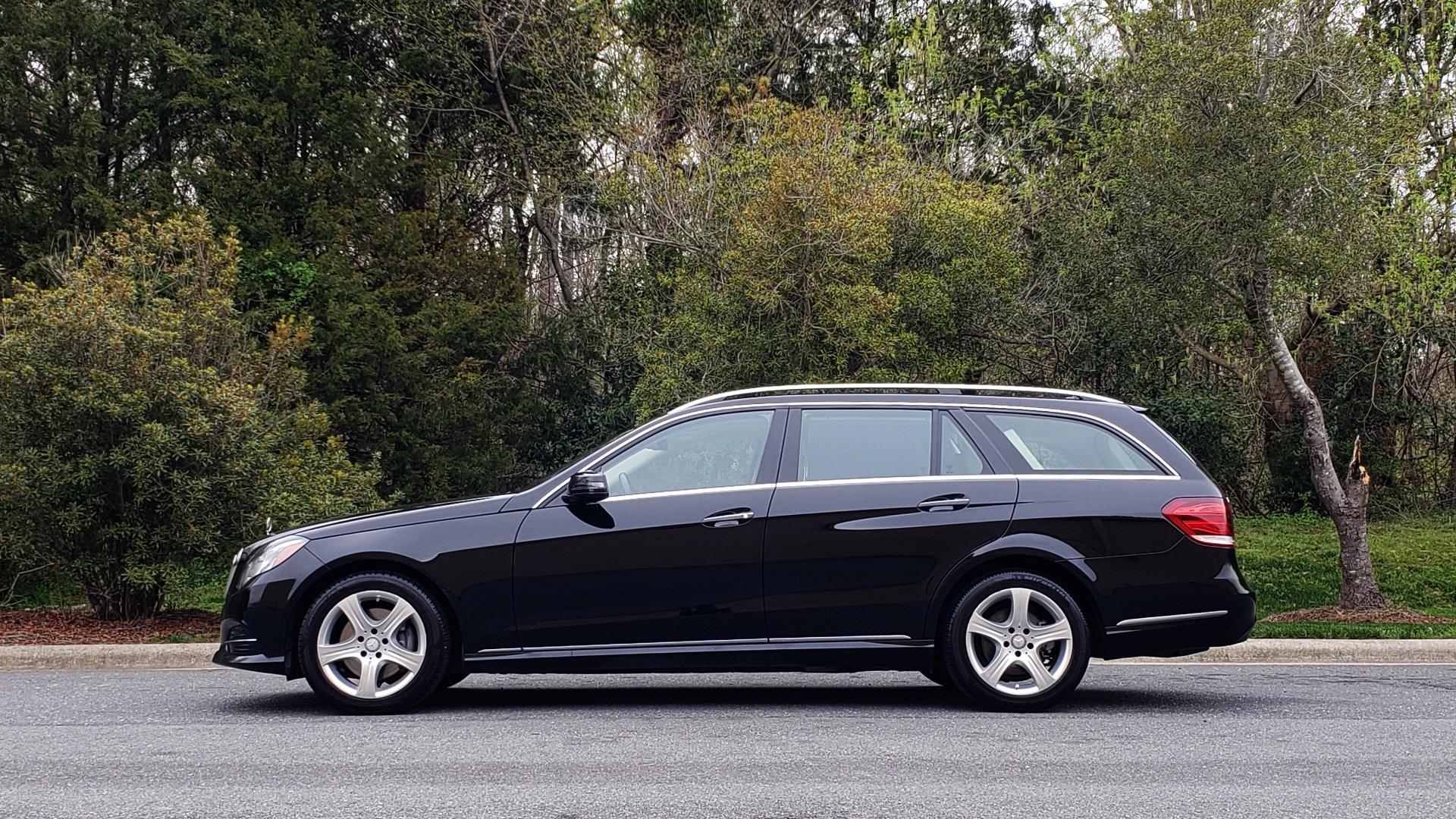 Used 2014 Mercedes-Benz E-Class E 350 4MATIC PREMIUM / NAV / SUNROOF / REARVIEW / 3-ROW for sale Sold at Formula Imports in Charlotte NC 28227 2