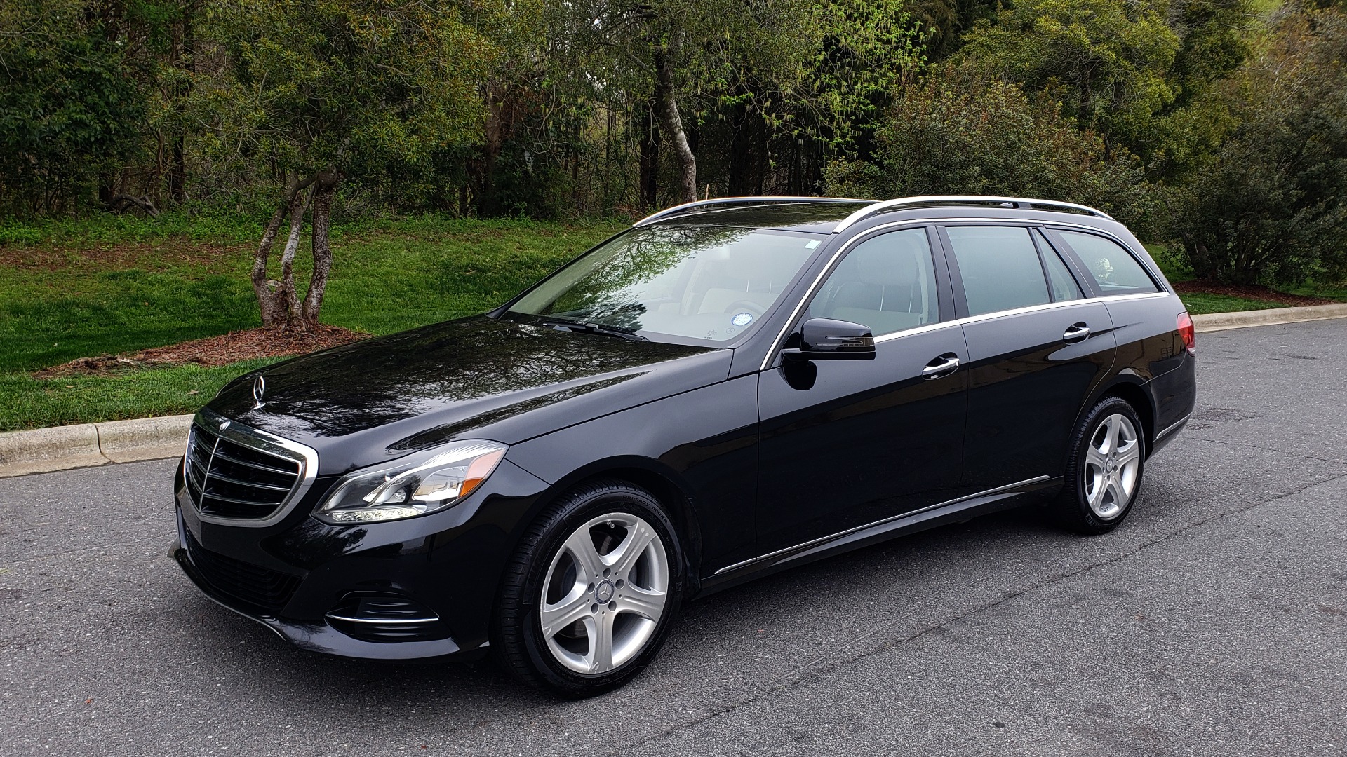 Used 2014 Mercedes-Benz E-Class E 350 4MATIC PREMIUM / NAV / SUNROOF / REARVIEW / 3-ROW for sale Sold at Formula Imports in Charlotte NC 28227 1