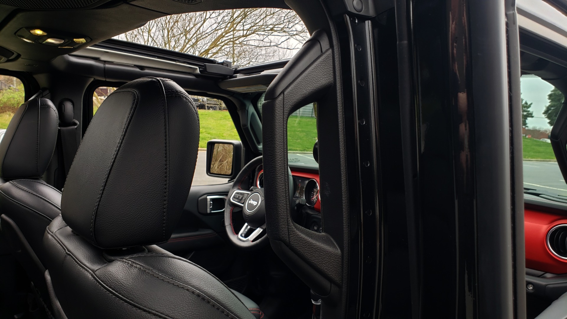 Used 2019 Jeep WRANGLER UNLIMITED RUBICON 4WD / V6 / 8-SPD AUTO / NAV / PWR TOP / REARVIEW for sale Sold at Formula Imports in Charlotte NC 28227 102