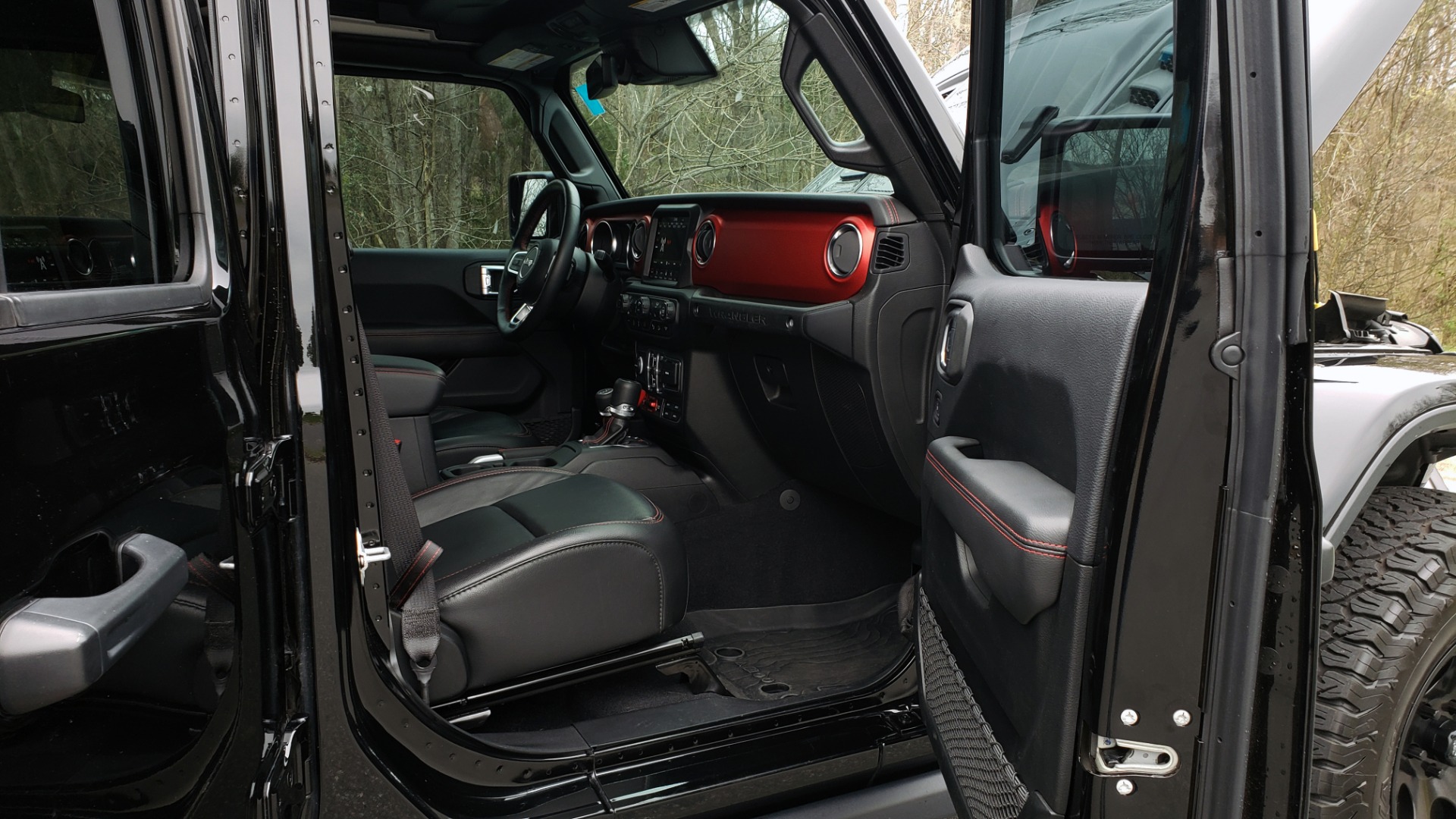 Used 2019 Jeep WRANGLER UNLIMITED RUBICON 4WD / V6 / 8-SPD AUTO / NAV / PWR TOP / REARVIEW for sale Sold at Formula Imports in Charlotte NC 28227 20