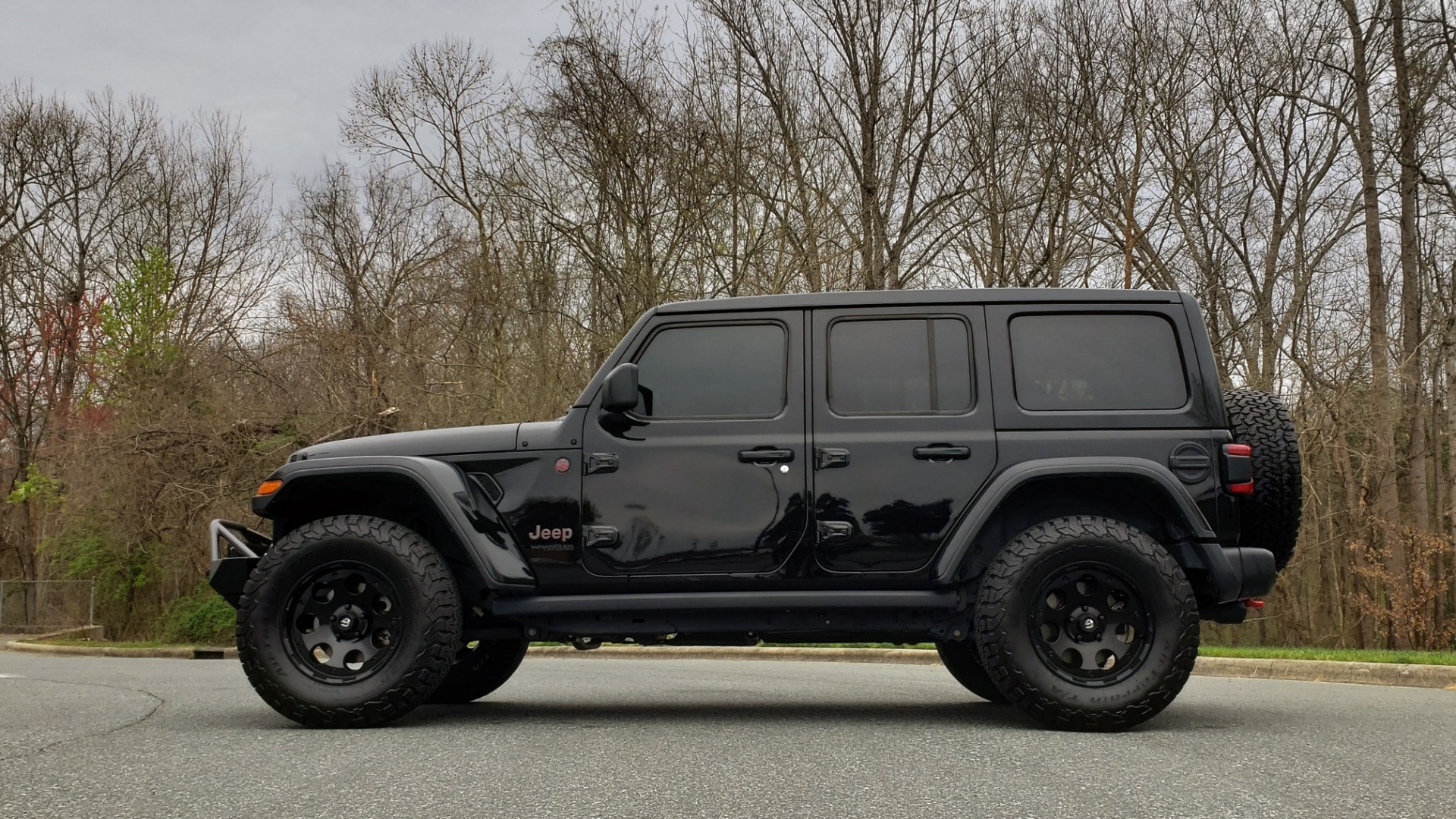 Used 2019 Jeep WRANGLER UNLIMITED RUBICON 4WD / V6 / 8-SPD AUTO / NAV / PWR TOP / REARVIEW for sale Sold at Formula Imports in Charlotte NC 28227 3