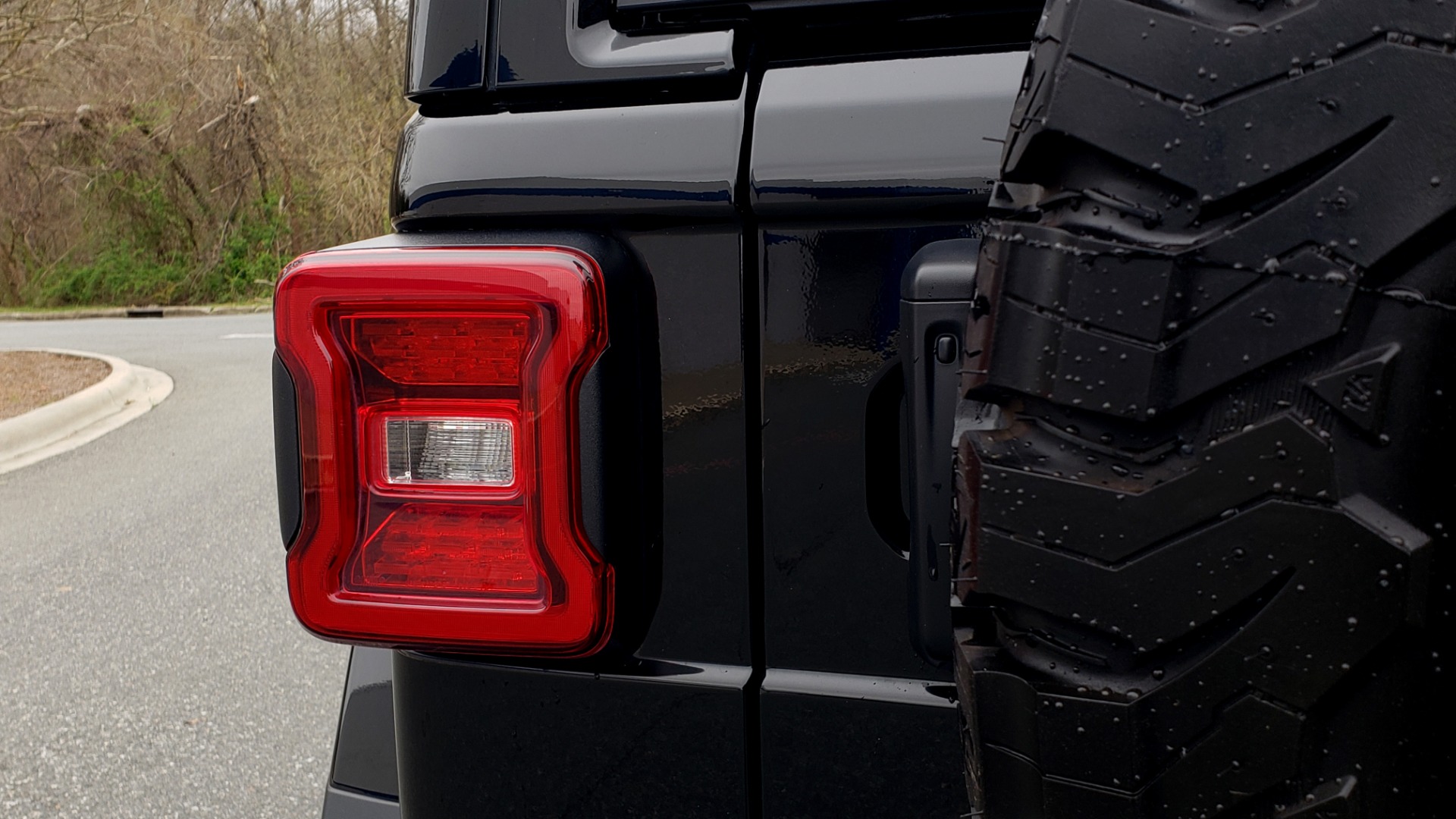 Used 2019 Jeep WRANGLER UNLIMITED RUBICON 4WD / V6 / 8-SPD AUTO / NAV / PWR TOP / REARVIEW for sale Sold at Formula Imports in Charlotte NC 28227 37