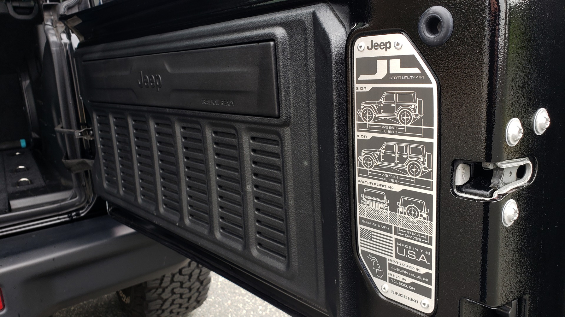 Used 2019 Jeep WRANGLER UNLIMITED RUBICON 4WD / V6 / 8-SPD AUTO / NAV / PWR TOP / REARVIEW for sale Sold at Formula Imports in Charlotte NC 28227 41
