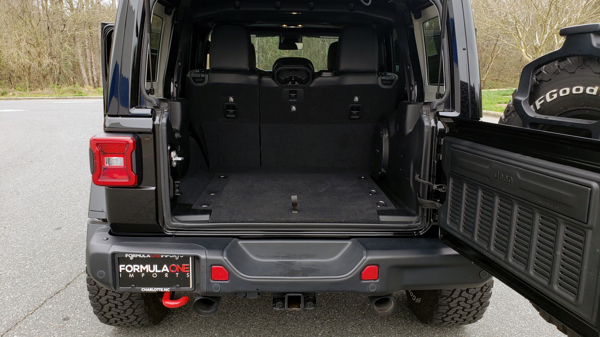Used 2019 Jeep WRANGLER UNLIMITED RUBICON 4WD / V6 / 8-SPD AUTO / NAV / PWR TOP / REARVIEW for sale Sold at Formula Imports in Charlotte NC 28227 42