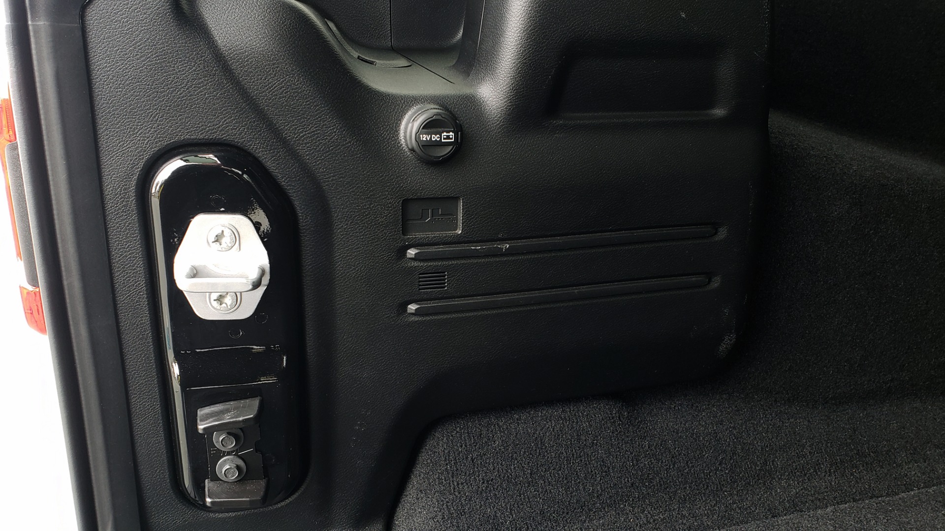 Used 2019 Jeep WRANGLER UNLIMITED RUBICON 4WD / V6 / 8-SPD AUTO / NAV / PWR TOP / REARVIEW for sale Sold at Formula Imports in Charlotte NC 28227 46