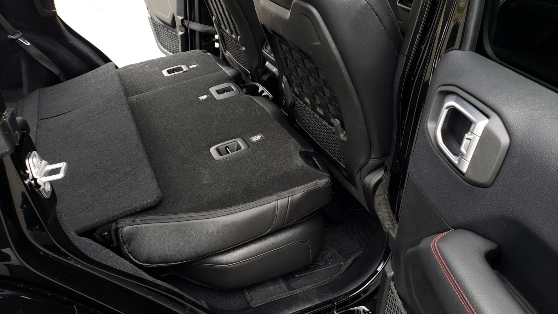 Used 2019 Jeep WRANGLER UNLIMITED RUBICON 4WD / V6 / 8-SPD AUTO / NAV / PWR TOP / REARVIEW for sale Sold at Formula Imports in Charlotte NC 28227 49
