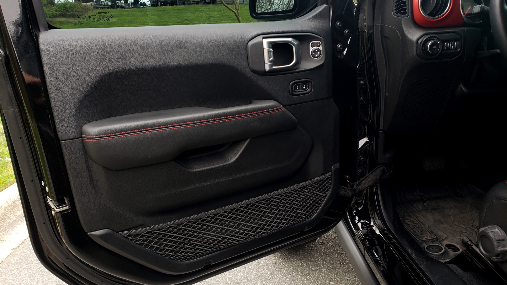 Used 2019 Jeep WRANGLER UNLIMITED RUBICON 4WD / V6 / 8-SPD AUTO / NAV / PWR TOP / REARVIEW for sale Sold at Formula Imports in Charlotte NC 28227 50