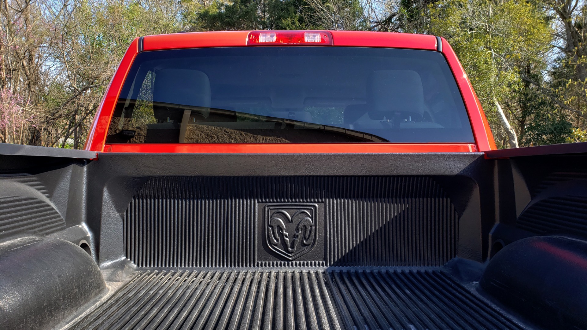 Used 2017 Ram 1500 EXPRESS CREWCAB 4X4 / 3.6L V6 / 8-SPD AUTO / BEDLINER for sale Sold at Formula Imports in Charlotte NC 28227 14