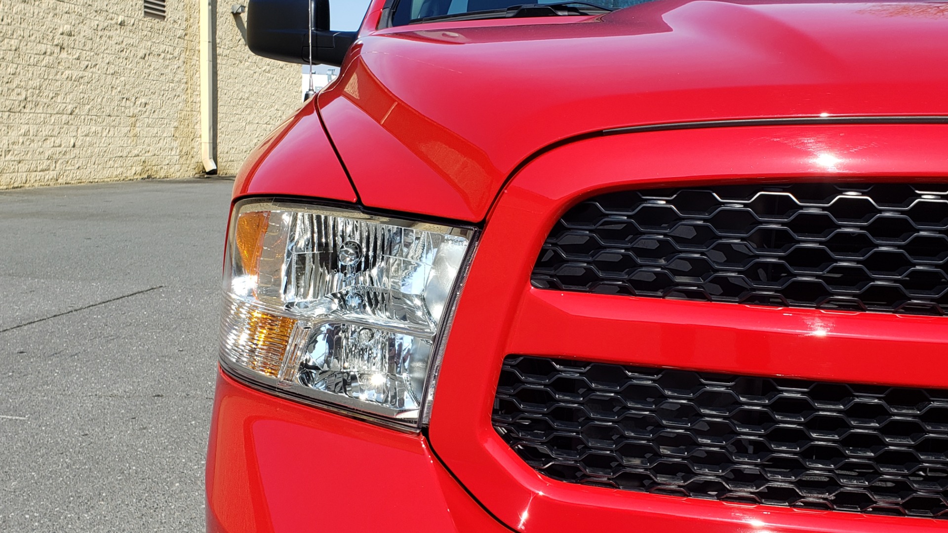 Used 2017 Ram 1500 EXPRESS CREWCAB 4X4 / 3.6L V6 / 8-SPD AUTO / BEDLINER for sale Sold at Formula Imports in Charlotte NC 28227 16