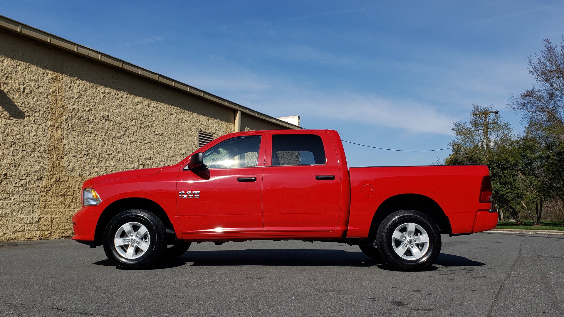 Used 2017 Ram 1500 EXPRESS CREWCAB 4X4 / 3.6L V6 / 8-SPD AUTO / BEDLINER for sale Sold at Formula Imports in Charlotte NC 28227 2