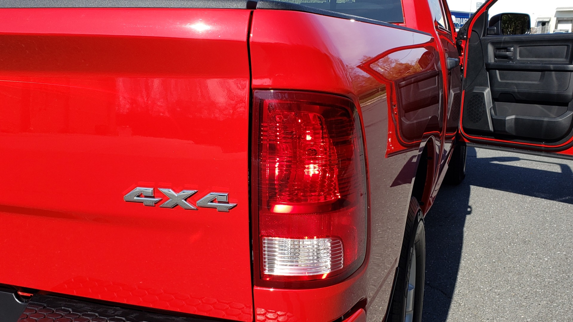 Used 2017 Ram 1500 EXPRESS CREWCAB 4X4 / 3.6L V6 / 8-SPD AUTO / BEDLINER for sale Sold at Formula Imports in Charlotte NC 28227 24