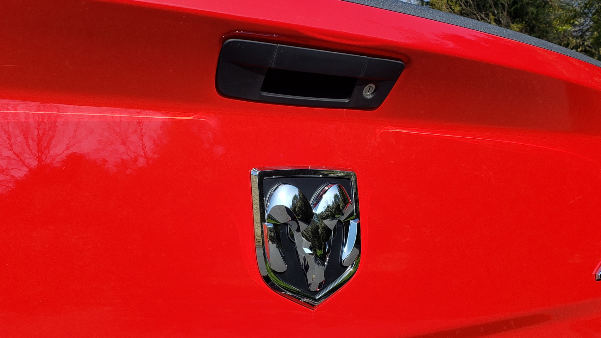 Used 2017 Ram 1500 EXPRESS CREWCAB 4X4 / 3.6L V6 / 8-SPD AUTO / BEDLINER for sale Sold at Formula Imports in Charlotte NC 28227 25