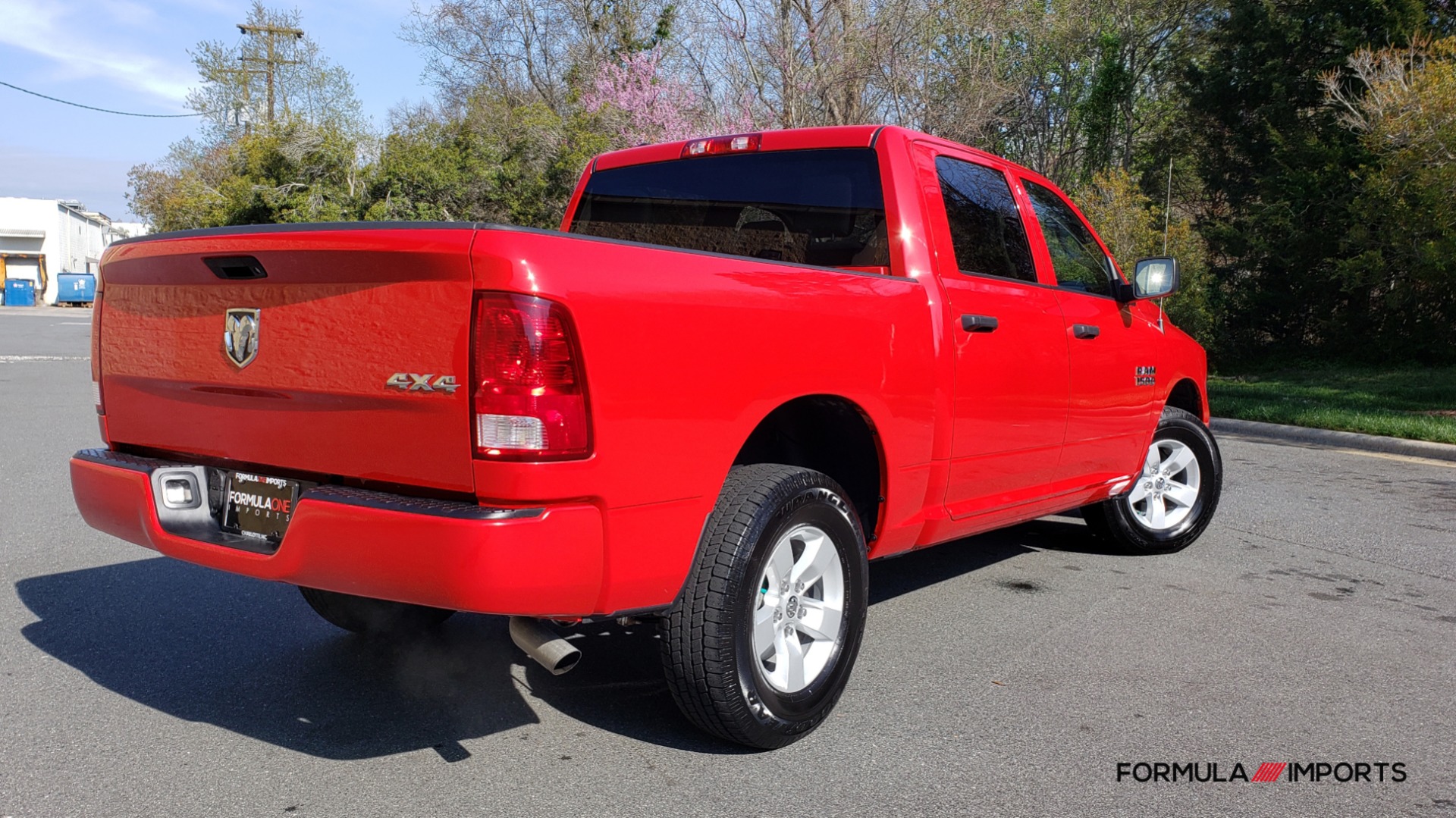 Used 2017 Ram 1500 EXPRESS CREWCAB 4X4 / 3.6L V6 / 8-SPD AUTO / BEDLINER for sale Sold at Formula Imports in Charlotte NC 28227 6