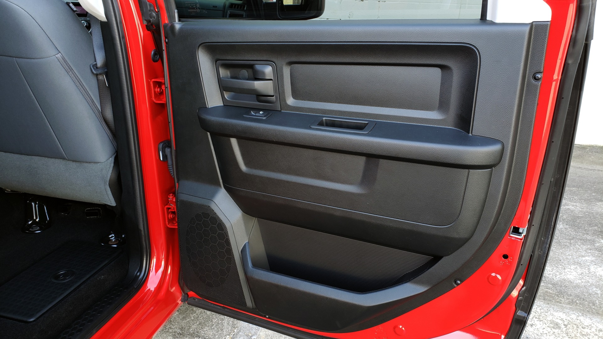 Used 2017 Ram 1500 EXPRESS CREWCAB 4X4 / 3.6L V6 / 8-SPD AUTO / BEDLINER for sale Sold at Formula Imports in Charlotte NC 28227 62