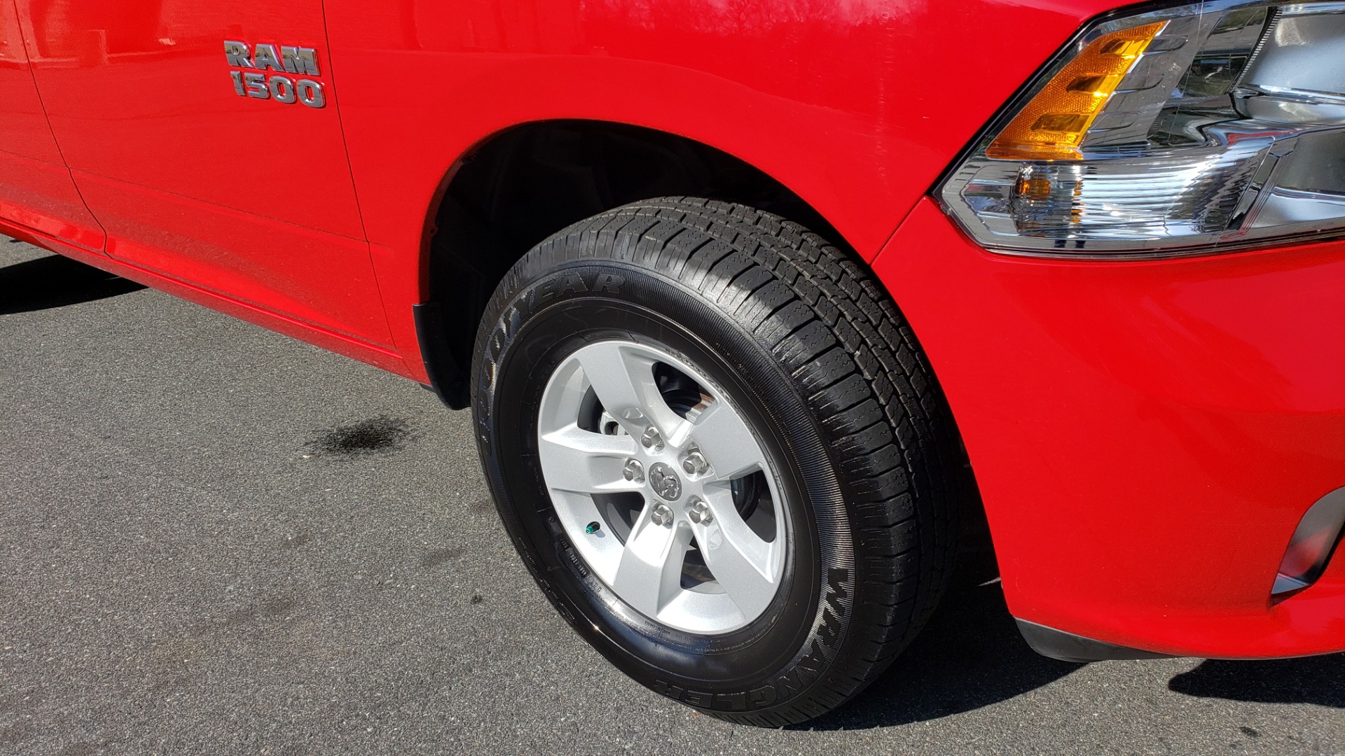 Used 2017 Ram 1500 EXPRESS CREWCAB 4X4 / 3.6L V6 / 8-SPD AUTO / BEDLINER for sale Sold at Formula Imports in Charlotte NC 28227 74